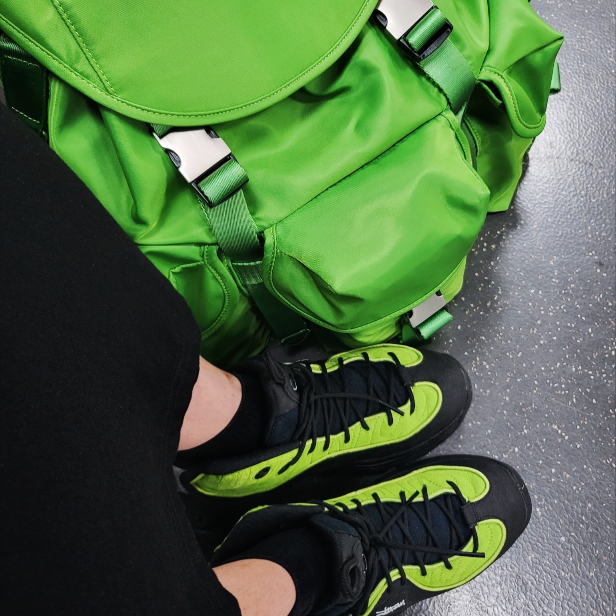 Nike x Stussy Air Penny II Vivid Green and Black 착용 스타일