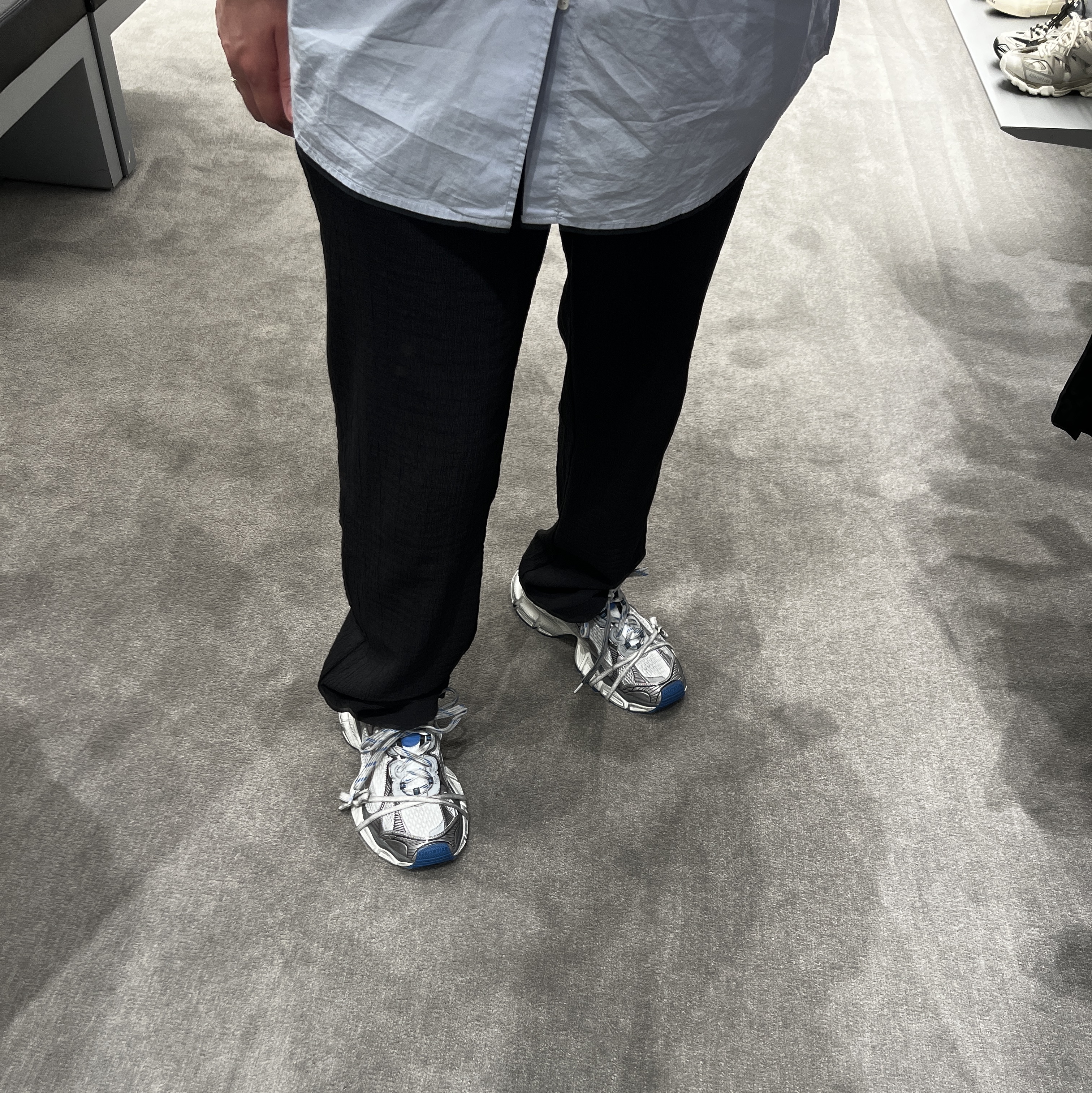 Balenciaga 3XL Sneakers Grey White Blue 착용 스타일 - 1