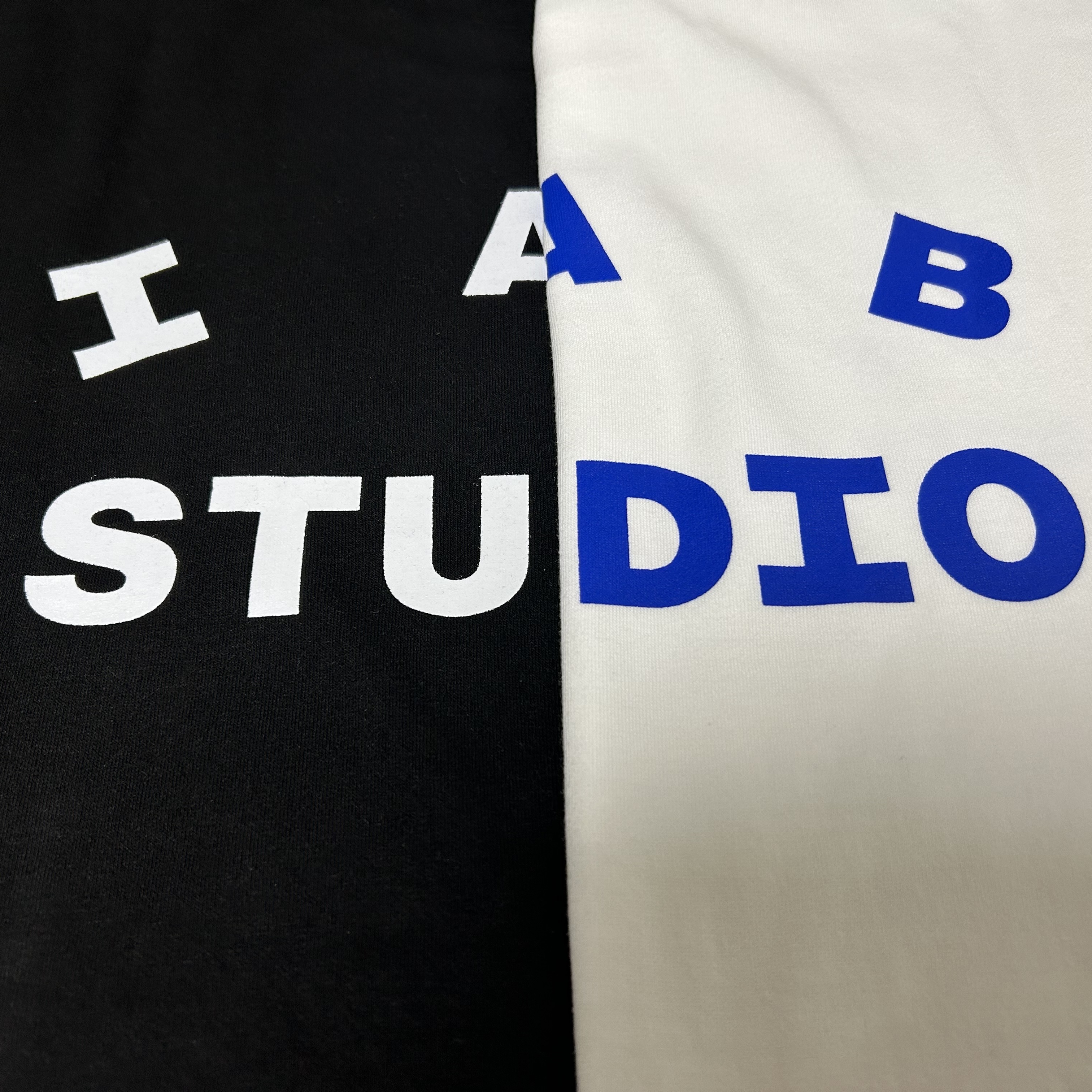IAB Studio 10th Anniversary T-Shirts Pack White & Black (2 Pack) 착용 스타일