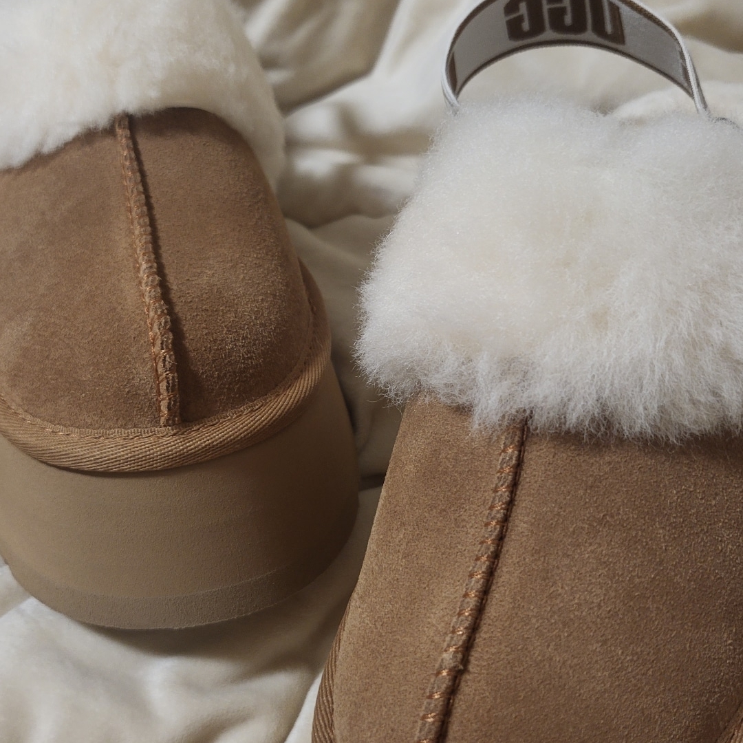 (W) UGG Funkette Slides Chestnut 착용 스타일 - 1
