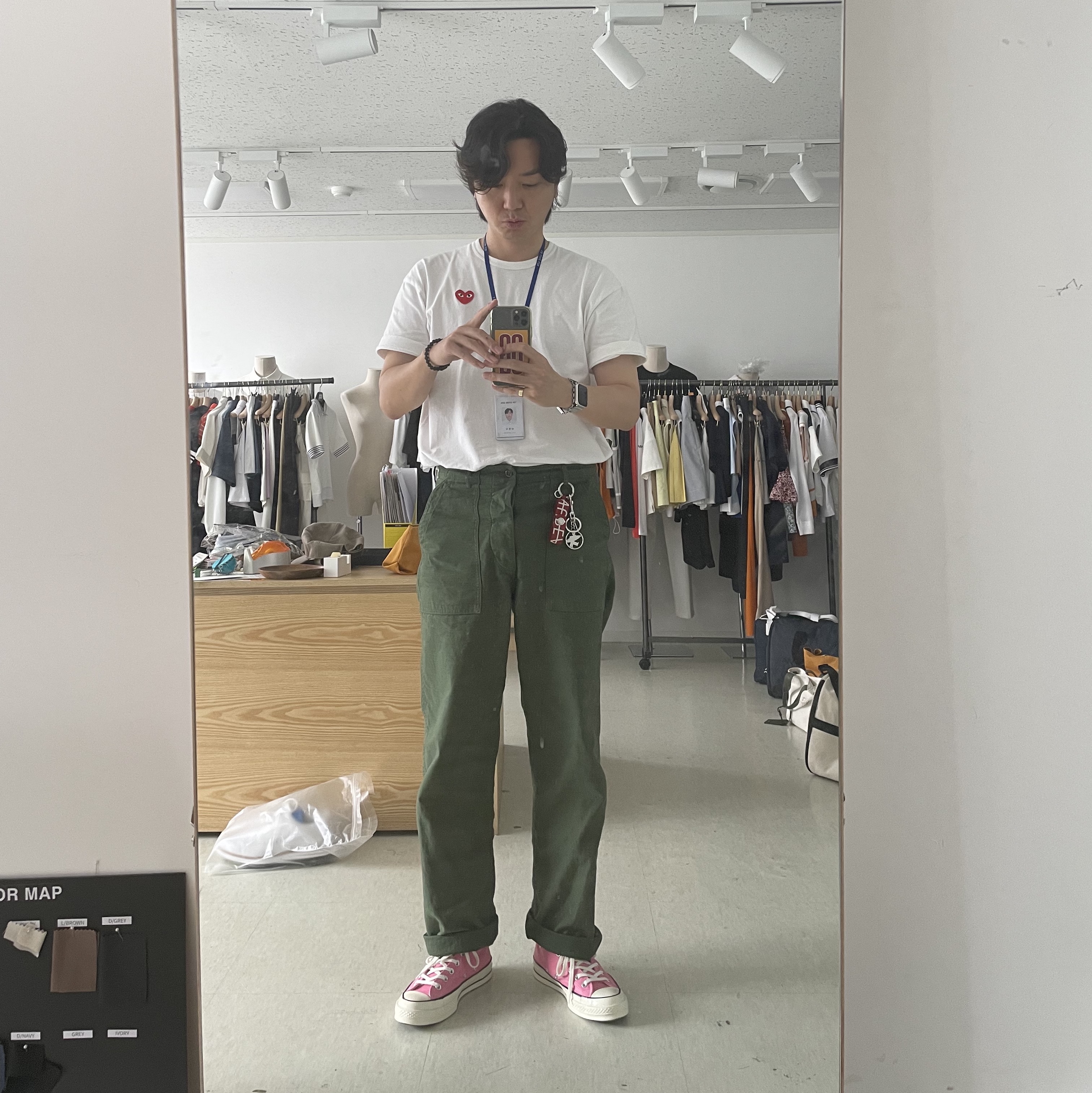 Converse Chuck 70 High Vintage Canvas Pink, Stussy Surfman Keychain Silver 착용 스타일