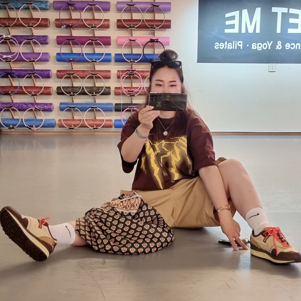 Nike x Travis Scott Air Max 1 Cact.us Brown 착용 스타일 - 1