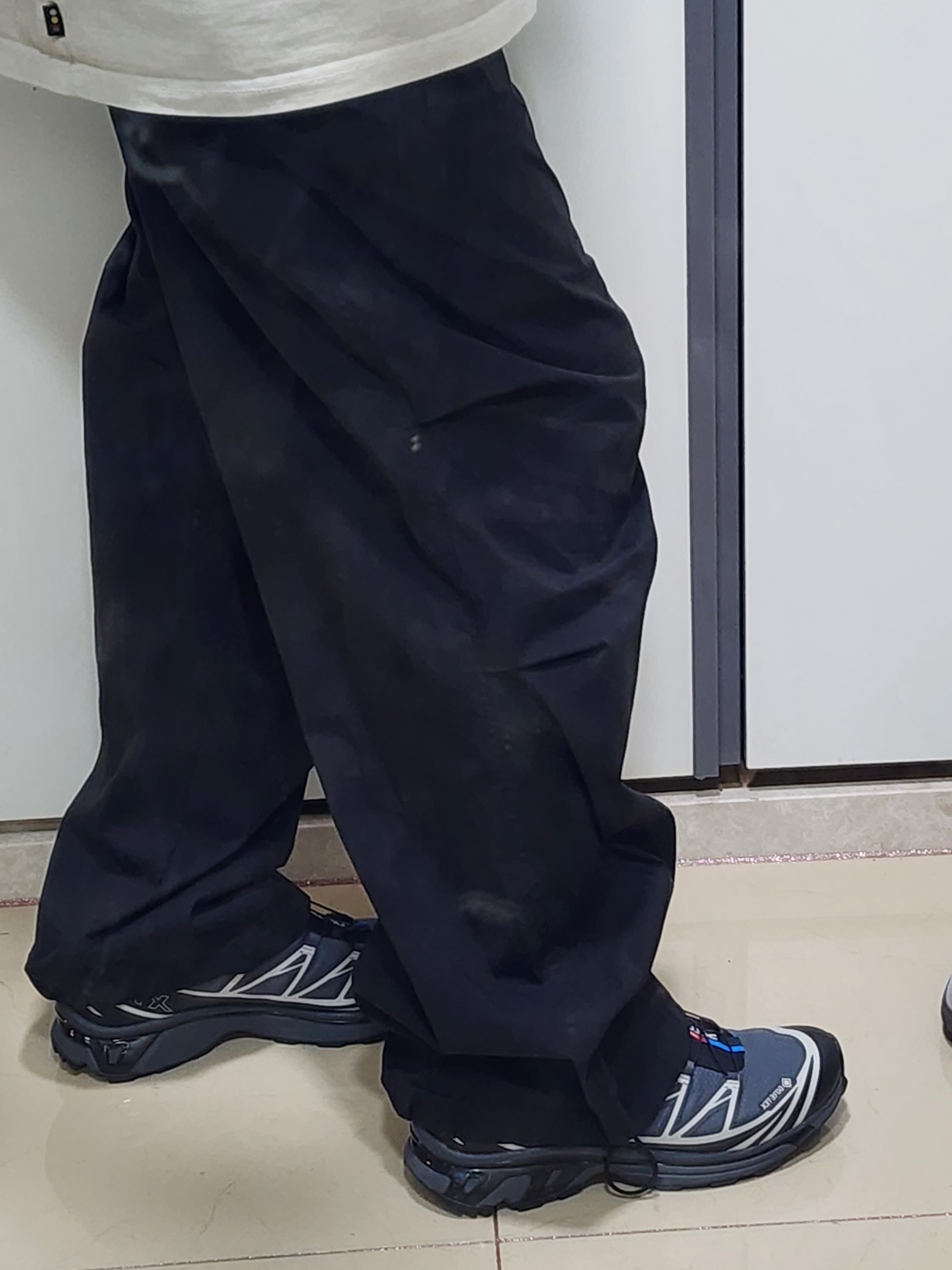 Salomon XT-6 Gore-Tex Black Ebony 착용 스타일 - 5