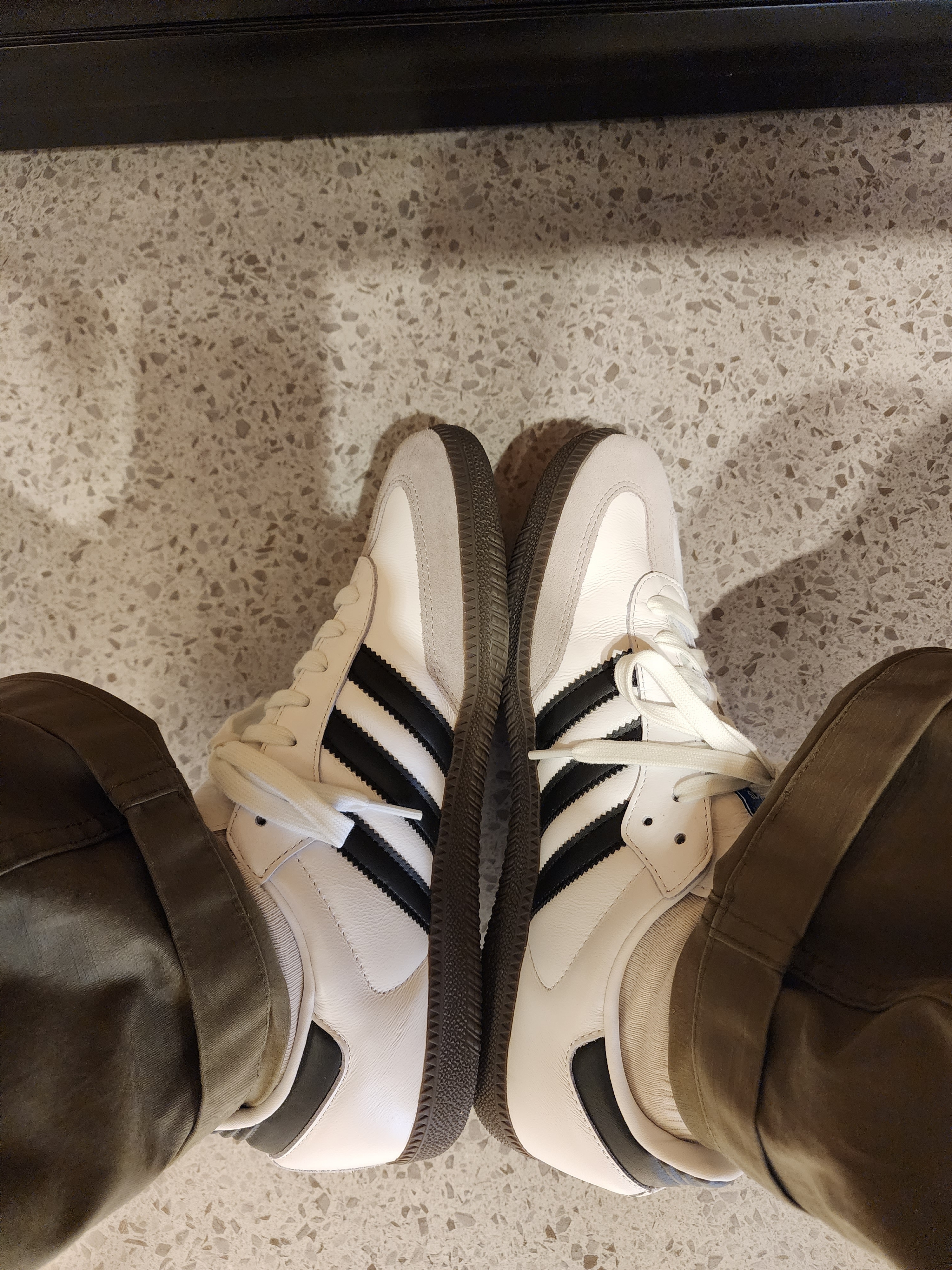 Adidas Samba OG Cloud White, Essentials Short Sleeve Boxy Polo Dark Slate/Stretch Limo/Black - 20SS 착용 스타일 - 4