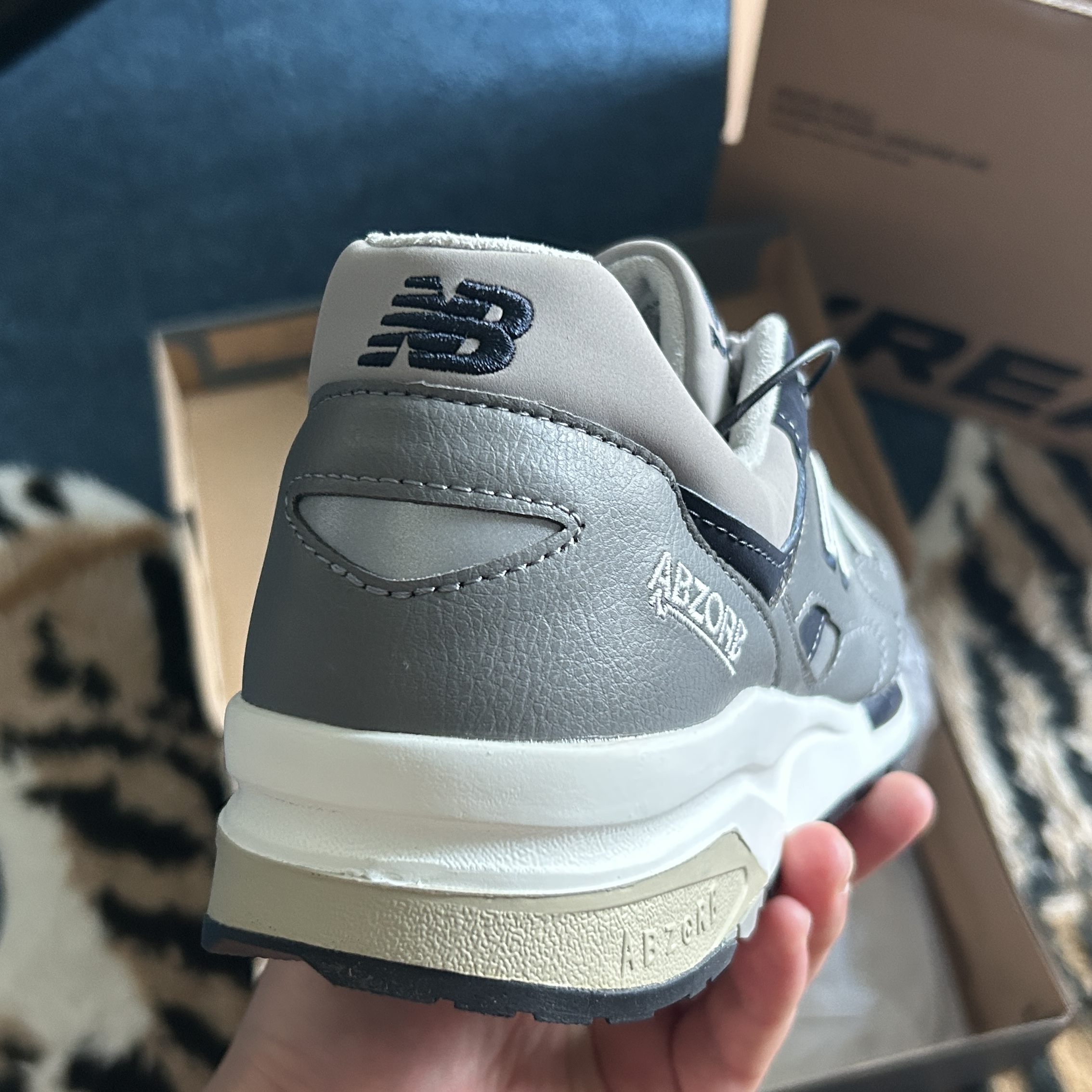 New Balance 1600 Legacy Grey 착용 스타일 - 4