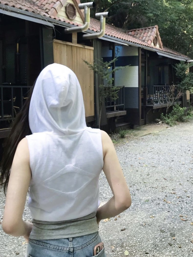 (W) Mischief Rhombus Hooded Knit Vest White, (W) Mischief Rhombus Hooded Knit Vest Black 착용 스타일