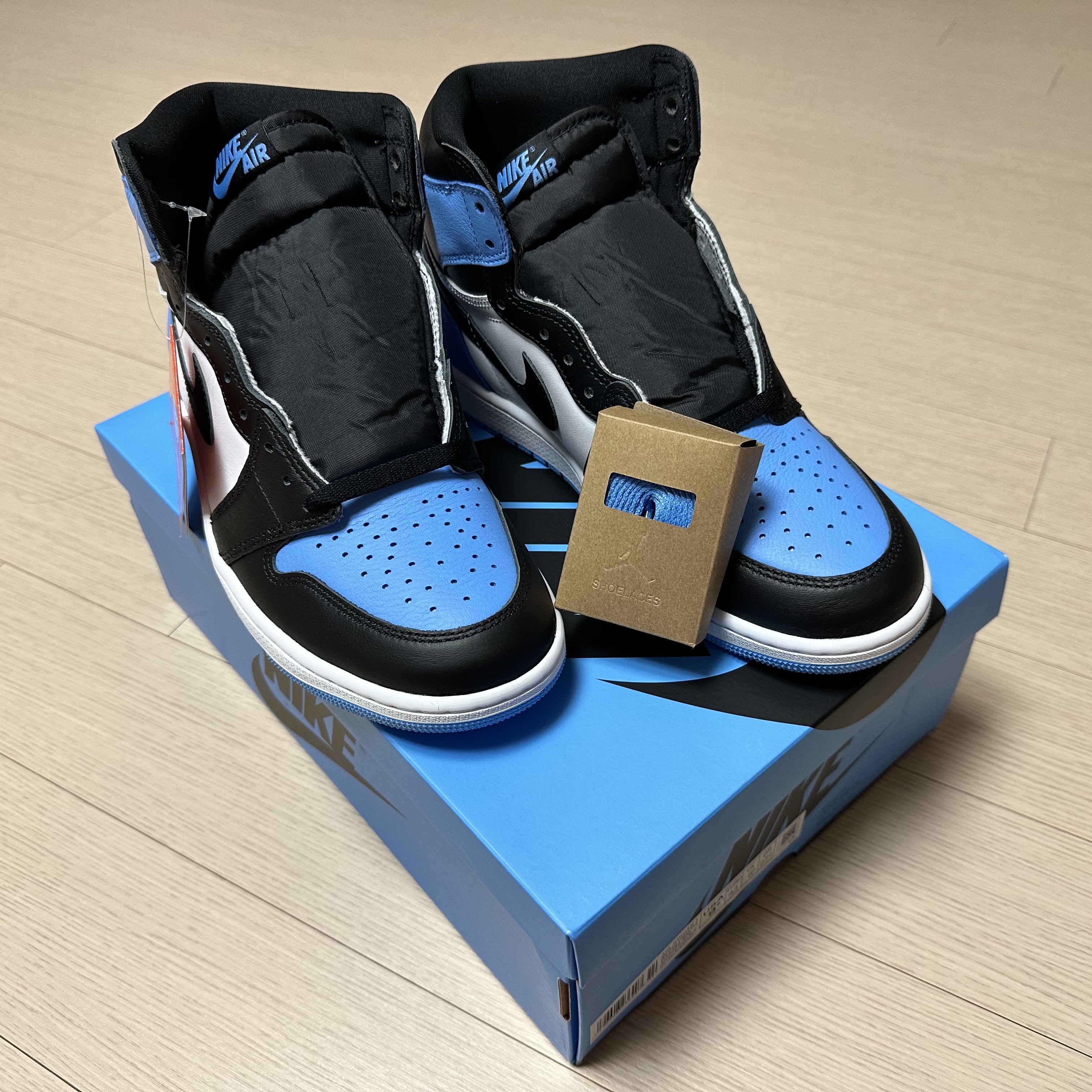 Jordan 1 Retro High OG University Blue 착용 스타일 - 2