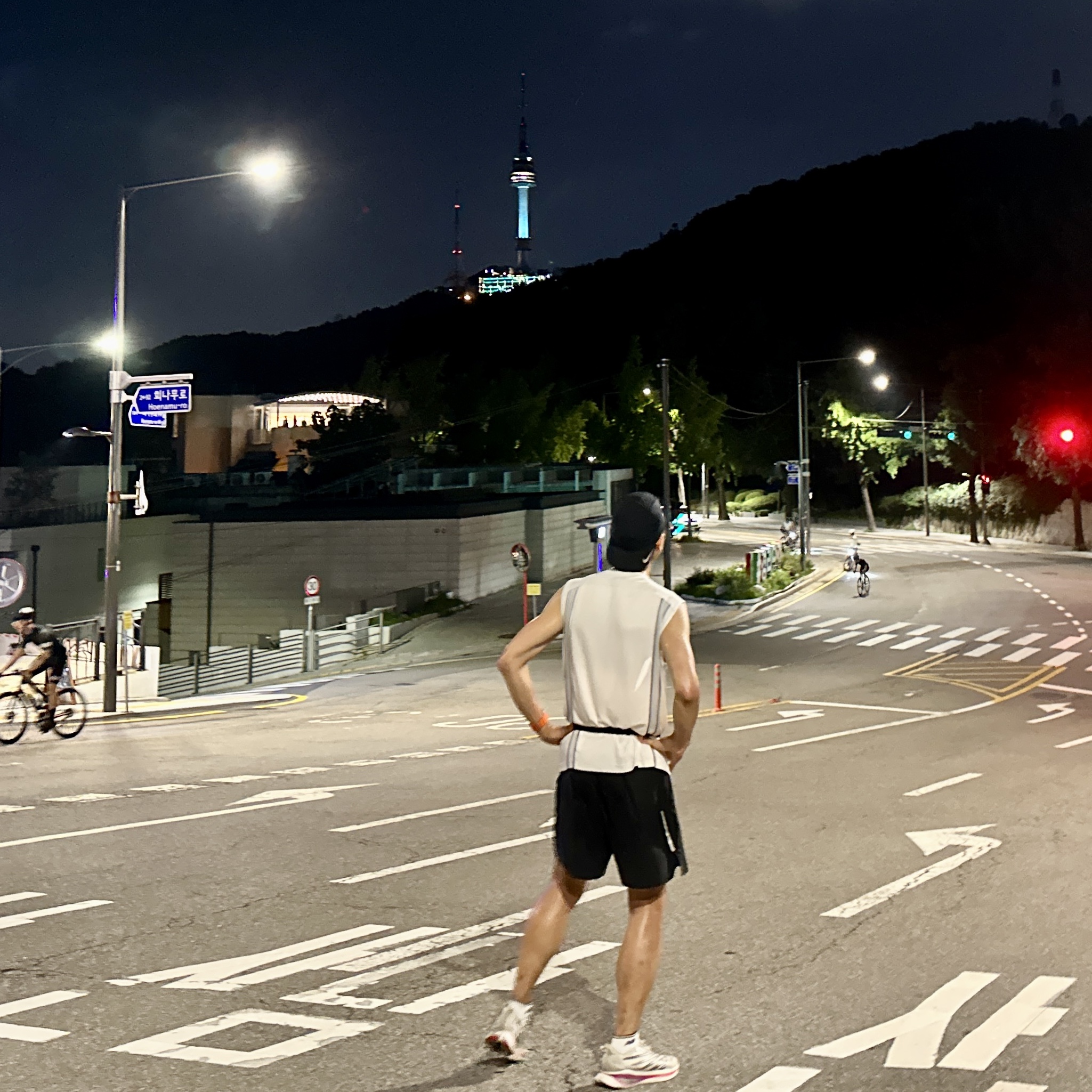New Balance FuelCell SC Elite v3 White - D Standard 착용 스타일 - 1