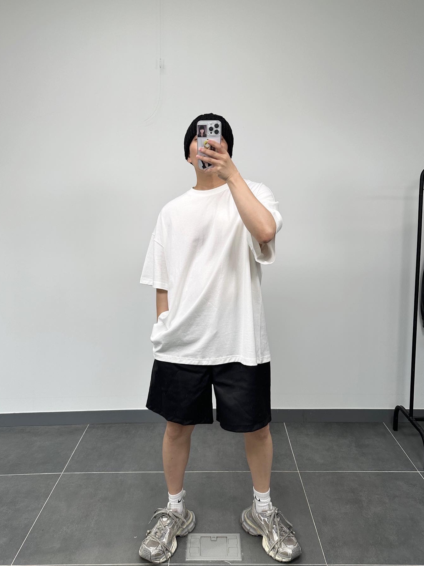 Balenciaga 3XL Sneakers Light Beige 착용 스타일
