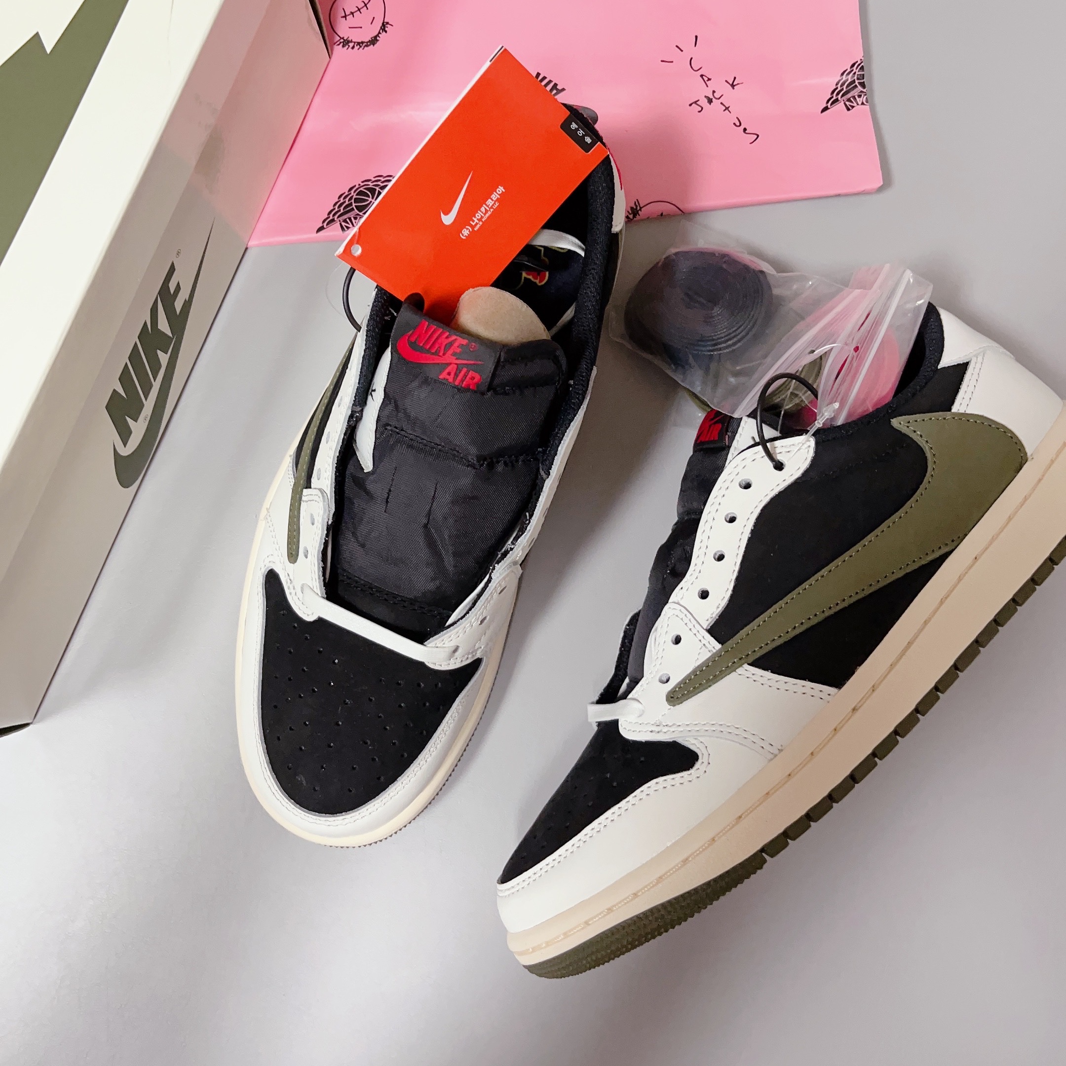 (W) Jordan 1 x Travis Scott Retro Low OG SP Medium Olive 착용 스타일