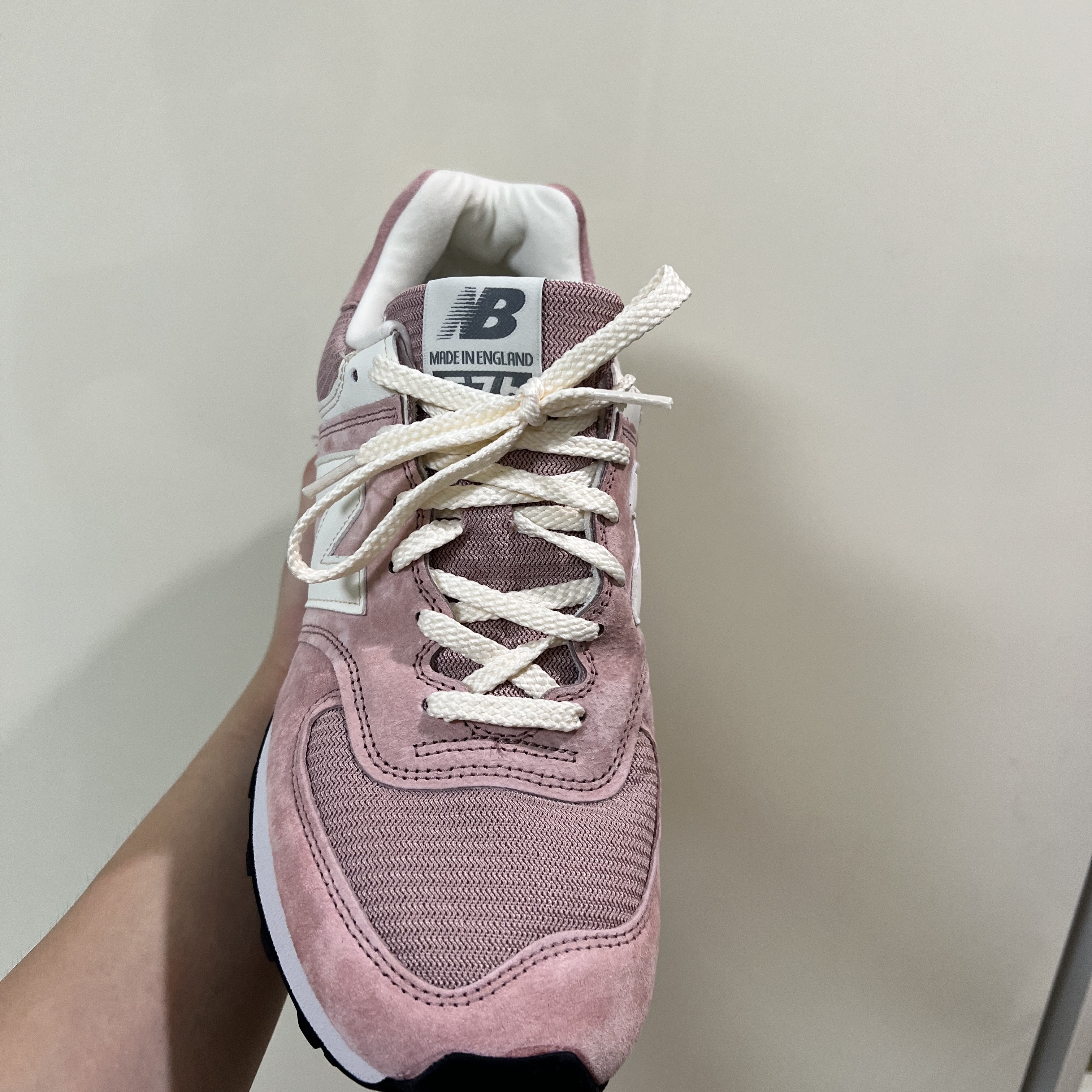 New Balance 576 Made in UK Pale Mauve 착용 스타일 - 2