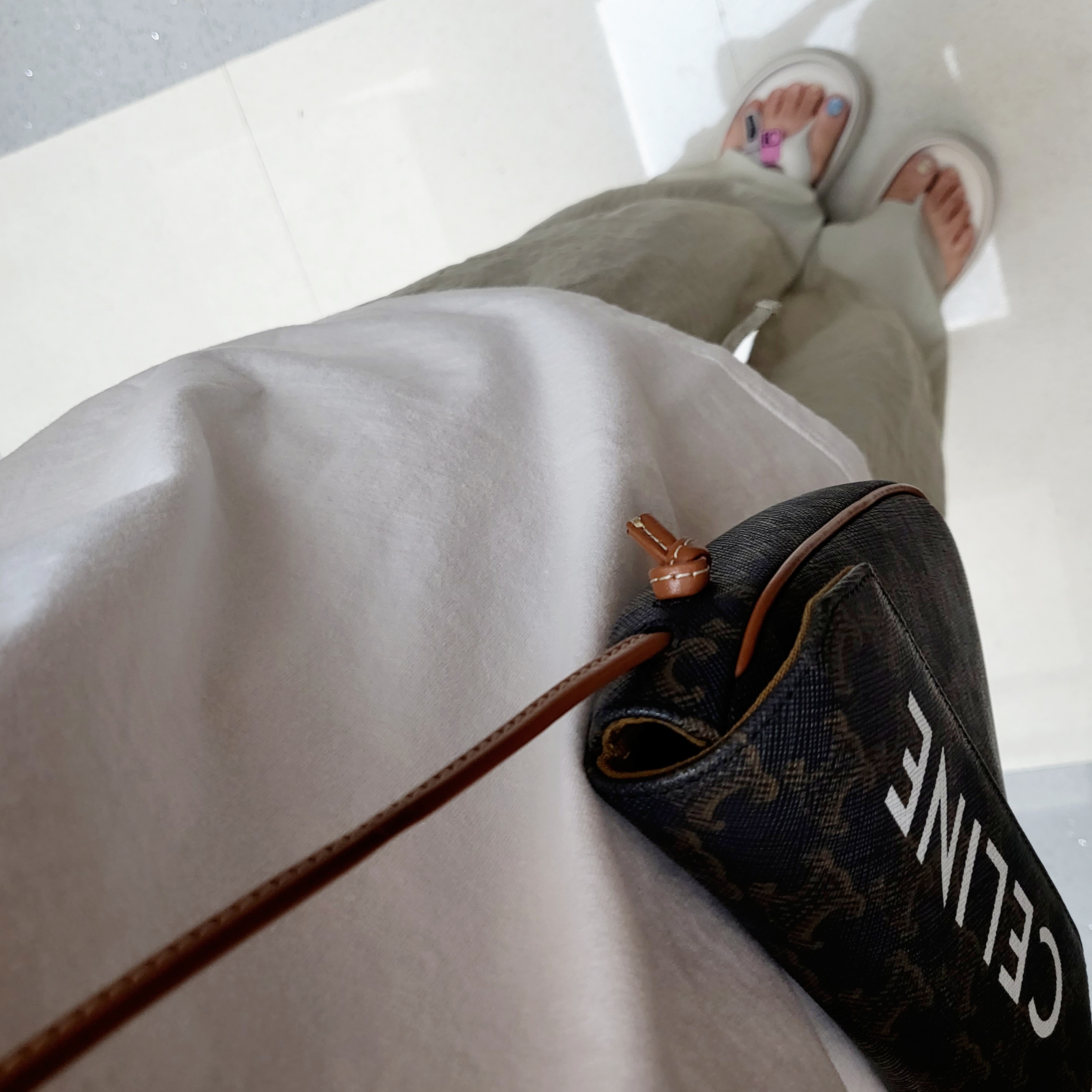 Taw&Toe x Low Classic Platform Flip Flop Cream, Stussy Basic Stussy T-Shirt White 2023 착용 스타일