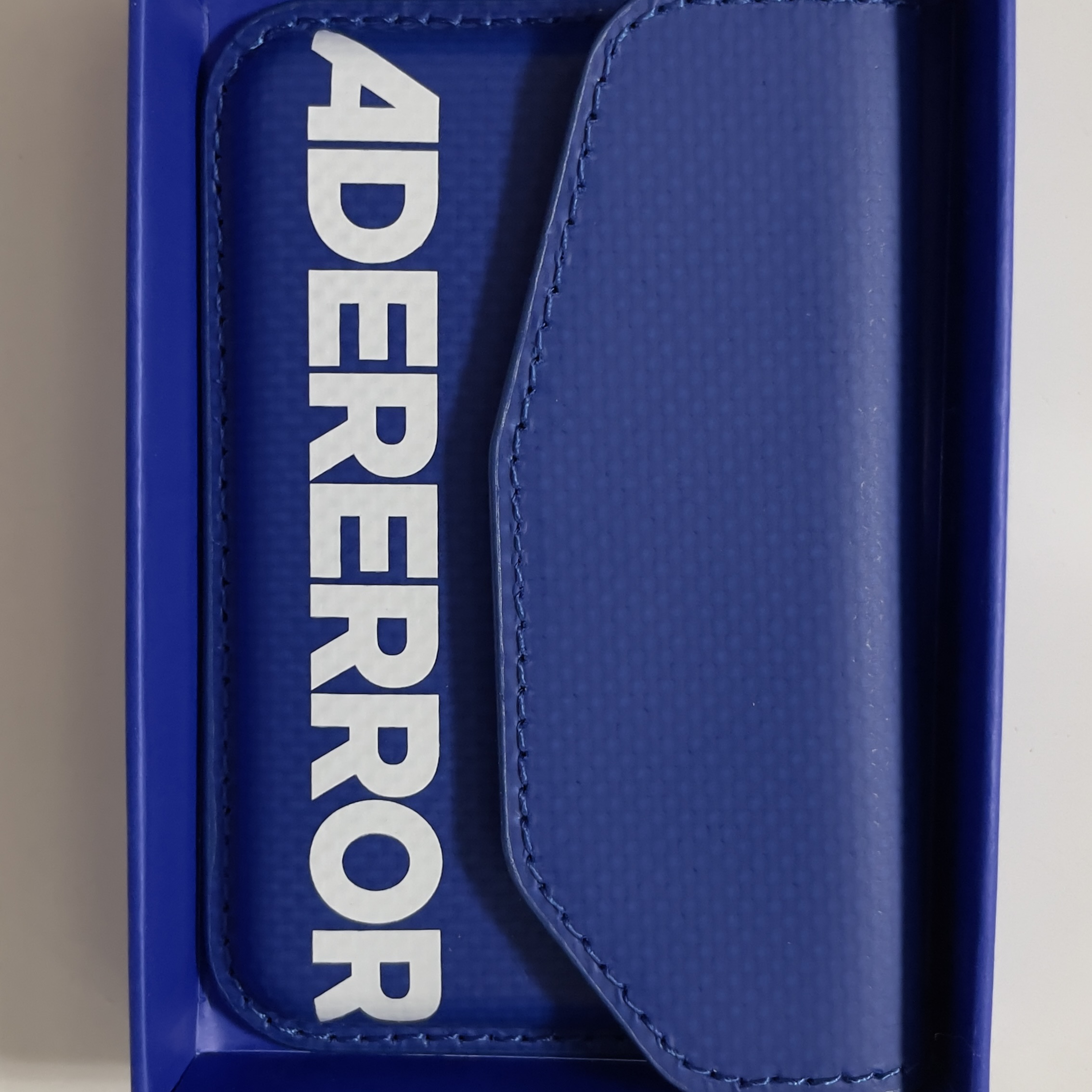 Ader Error Standic Magsafe Wallet Z-Blue 착용 스타일 - 1