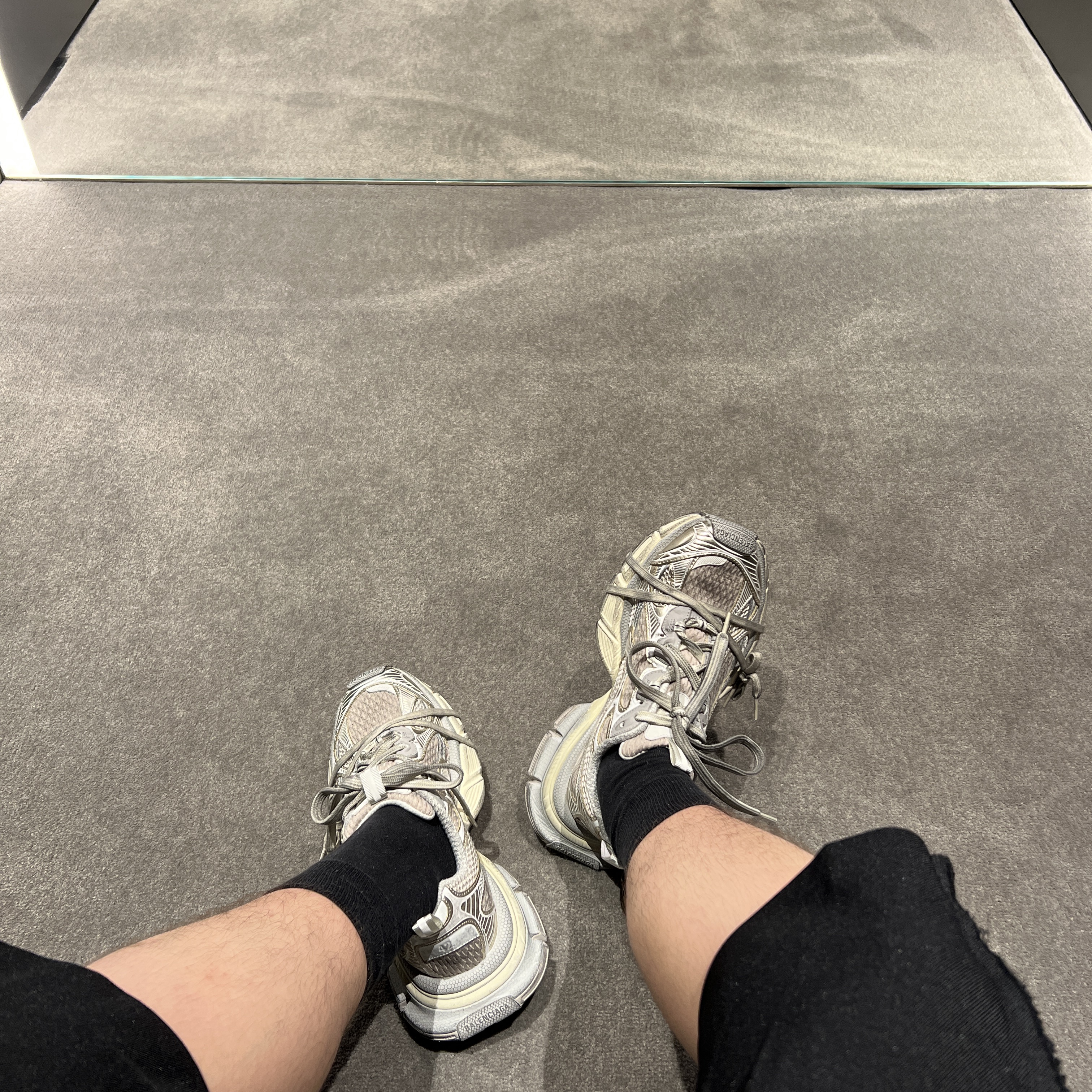 Balenciaga 3XL Sneakers Light Beige 착용 스타일 - 1
