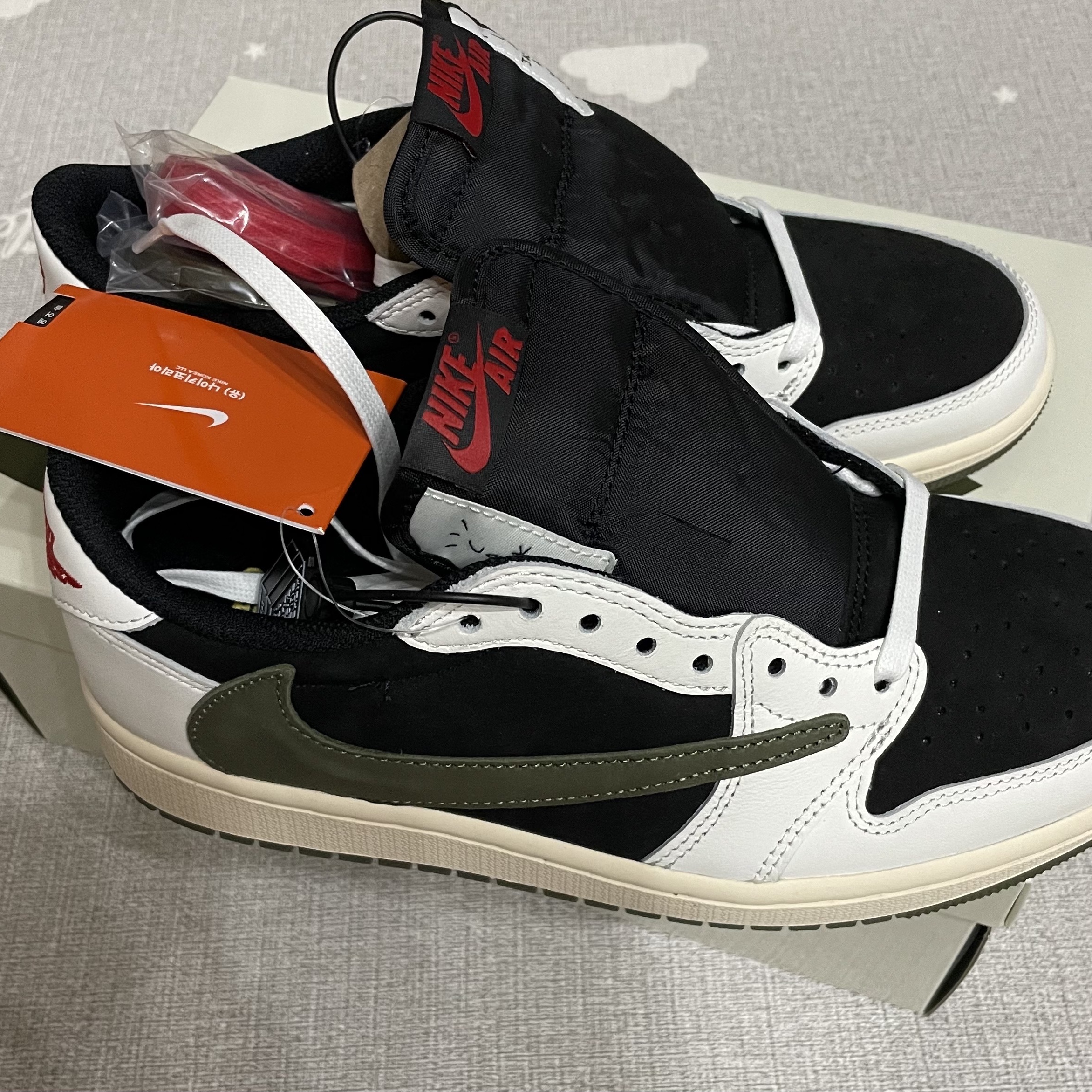 (W) Jordan 1 x Travis Scott Retro Low OG SP Medium Olive 착용 스타일