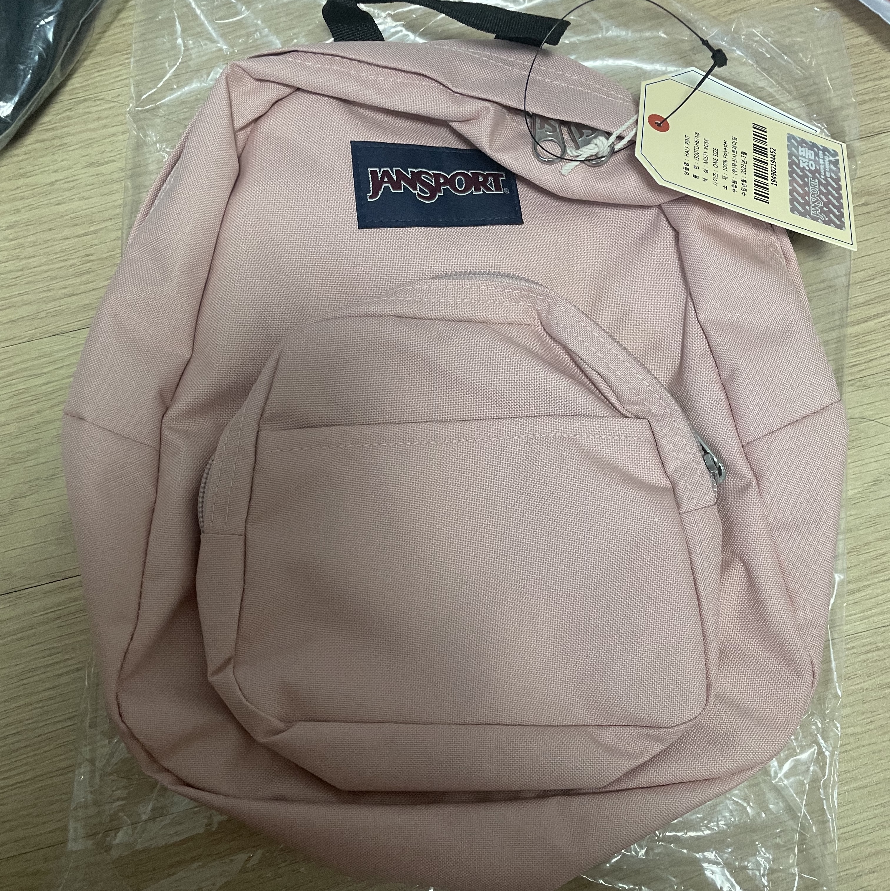 Jansport Half Pint Mini Backpack Misty Rose 착용 스타일