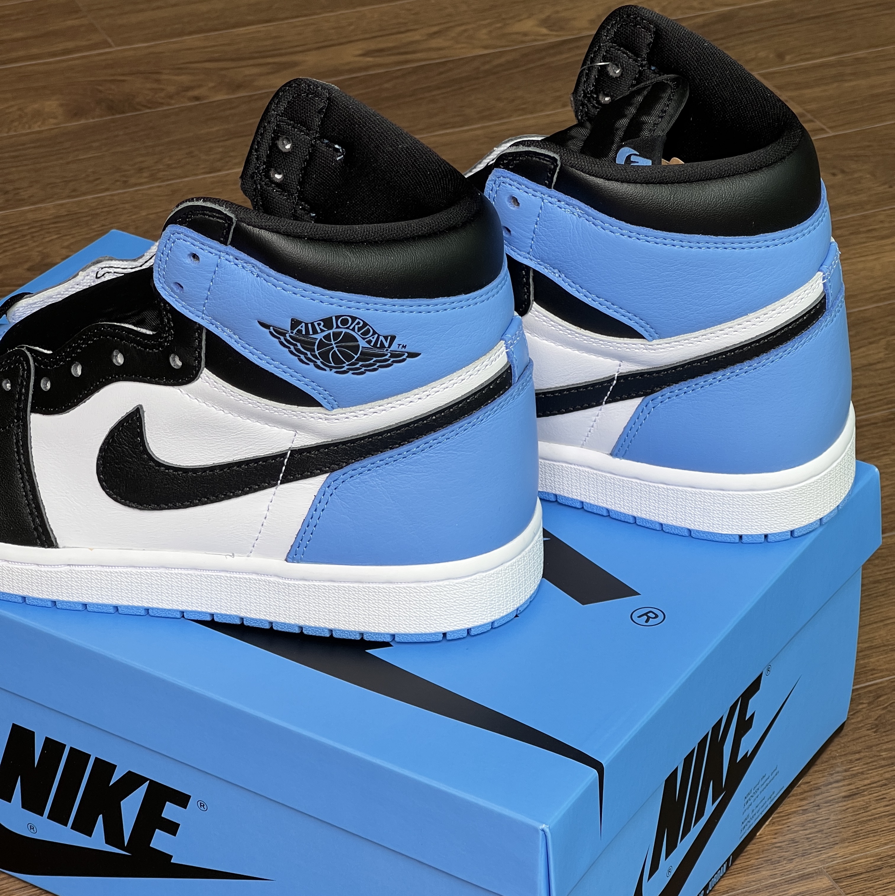 Jordan 1 Retro High OG University Blue 착용 스타일