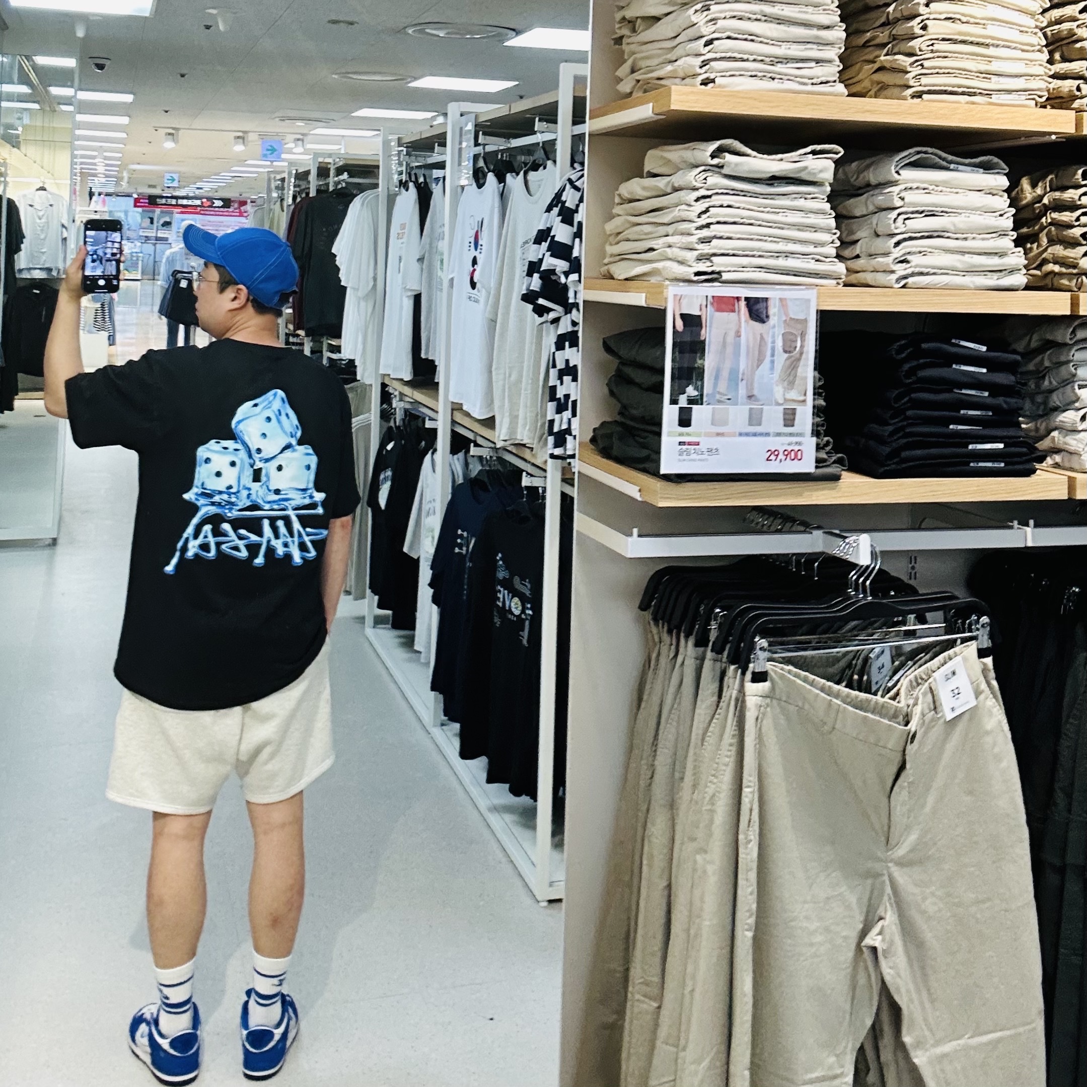 Stussy Melted T-Shirt Black, Essentials Sweatshorts Oatmeal - 21SS 착용 스타일 - 3
