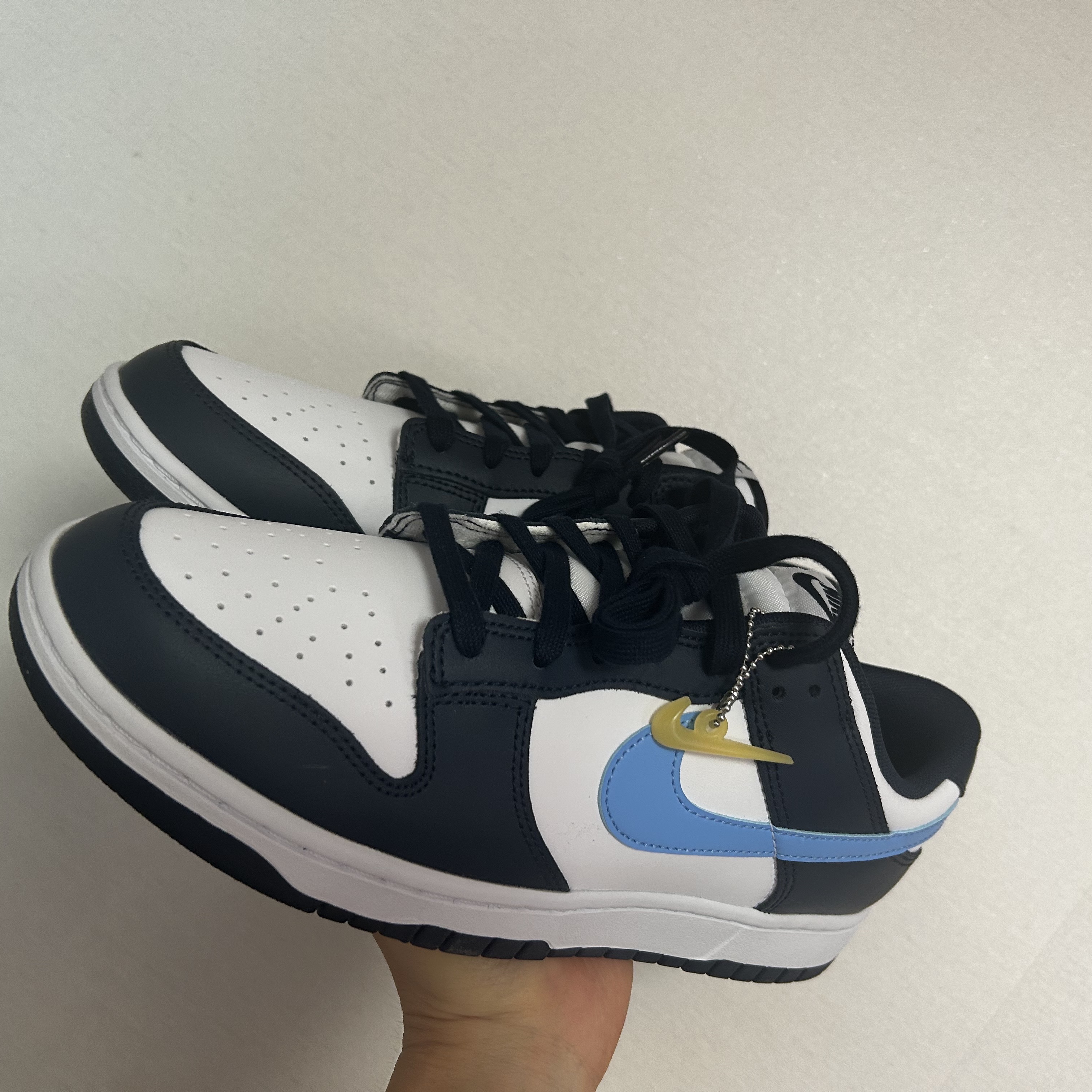 Nike Dunk Low Obsidian White 착용 스타일 - 2