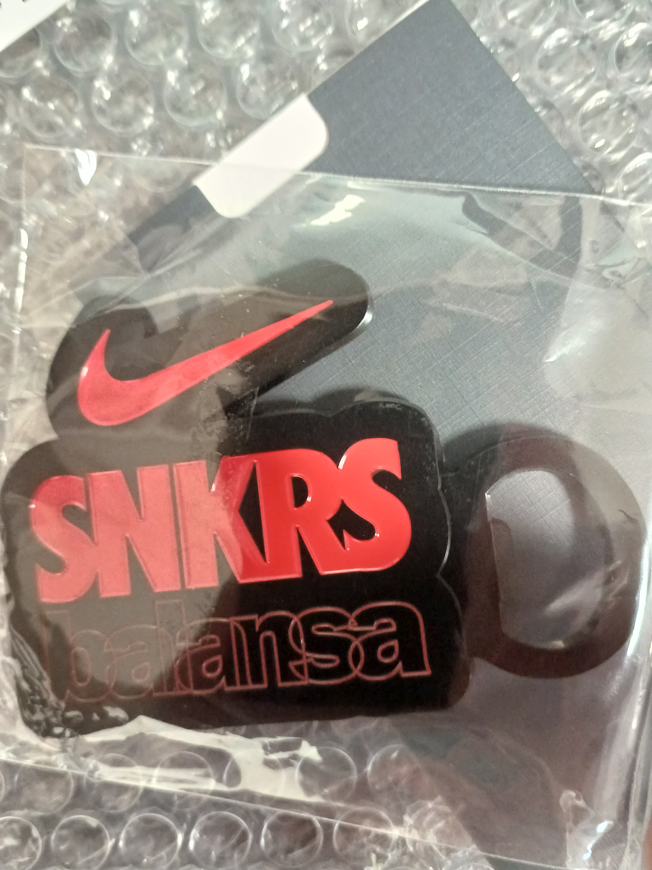 Nike x Balansa SNKRS Pin & Opener Set 착용 스타일 - 1