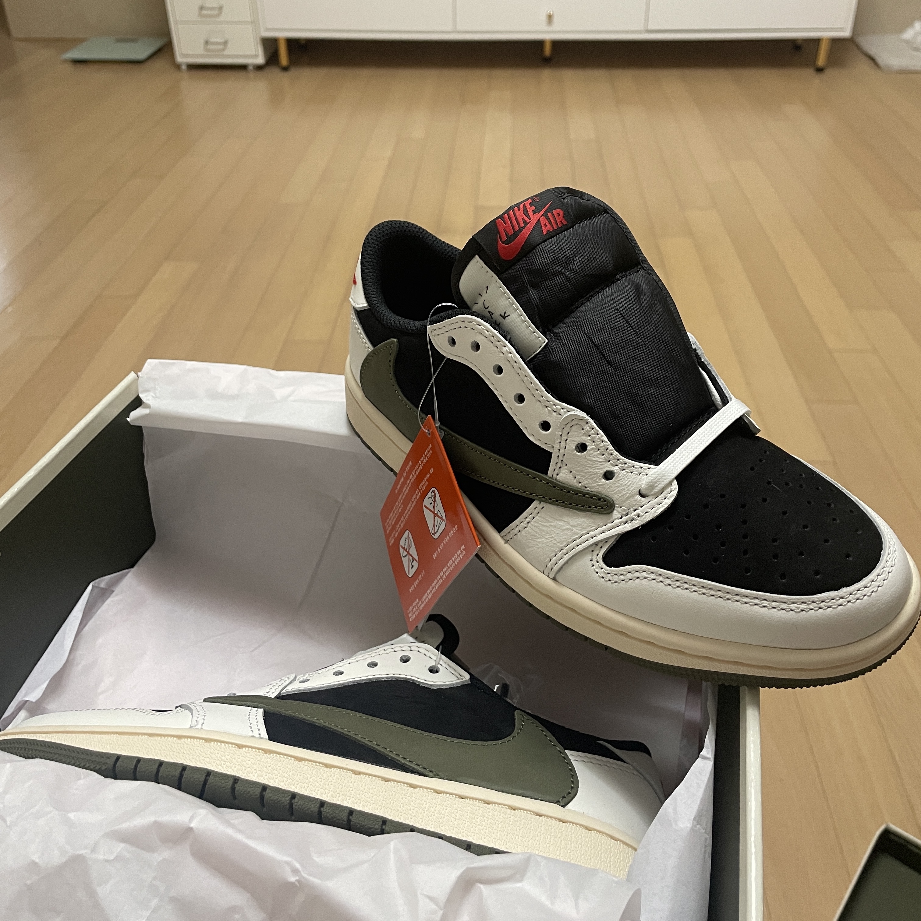 (W) Jordan 1 x Travis Scott Retro Low OG SP Medium Olive 착용 스타일