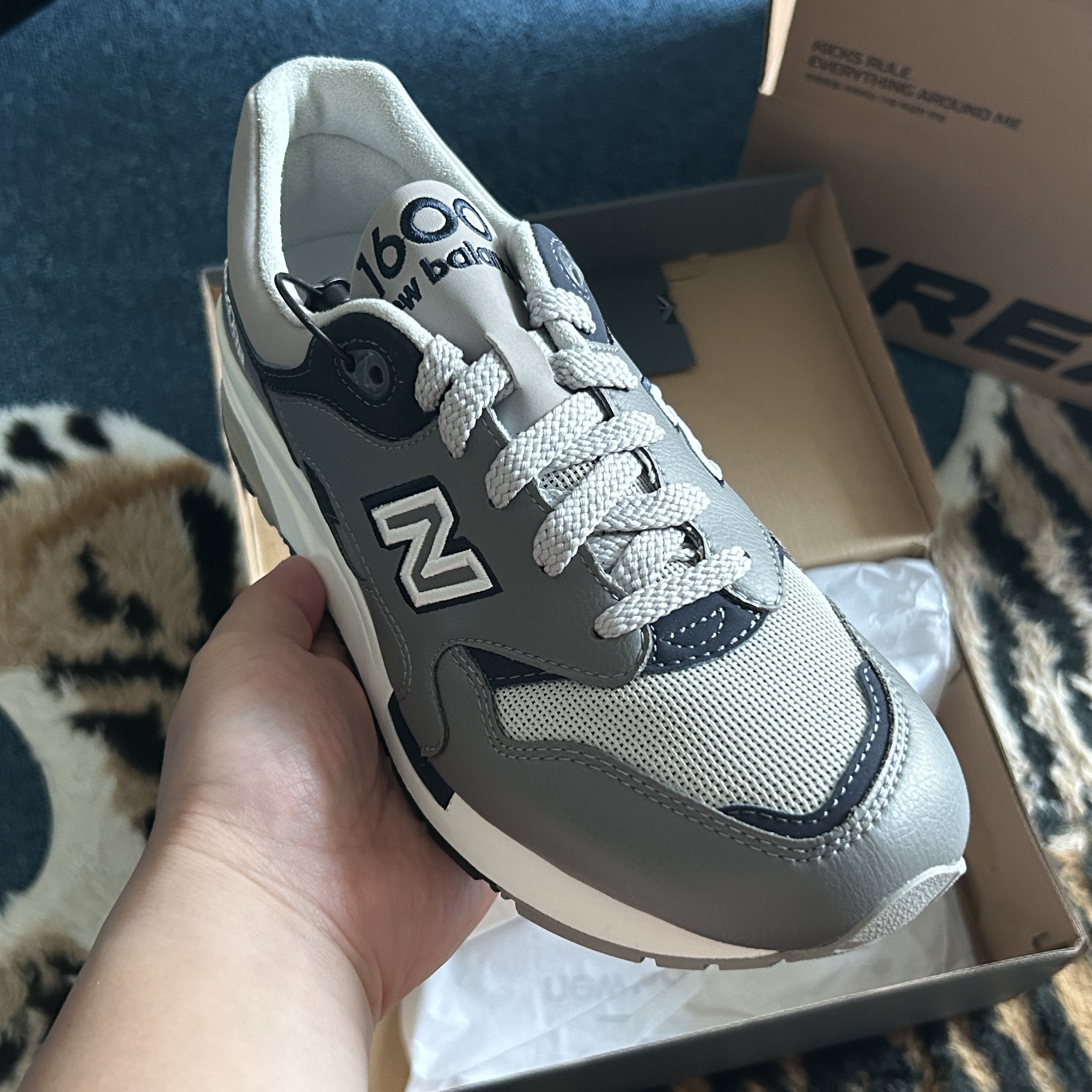 New Balance 1600 Legacy Grey 착용 스타일 - 3