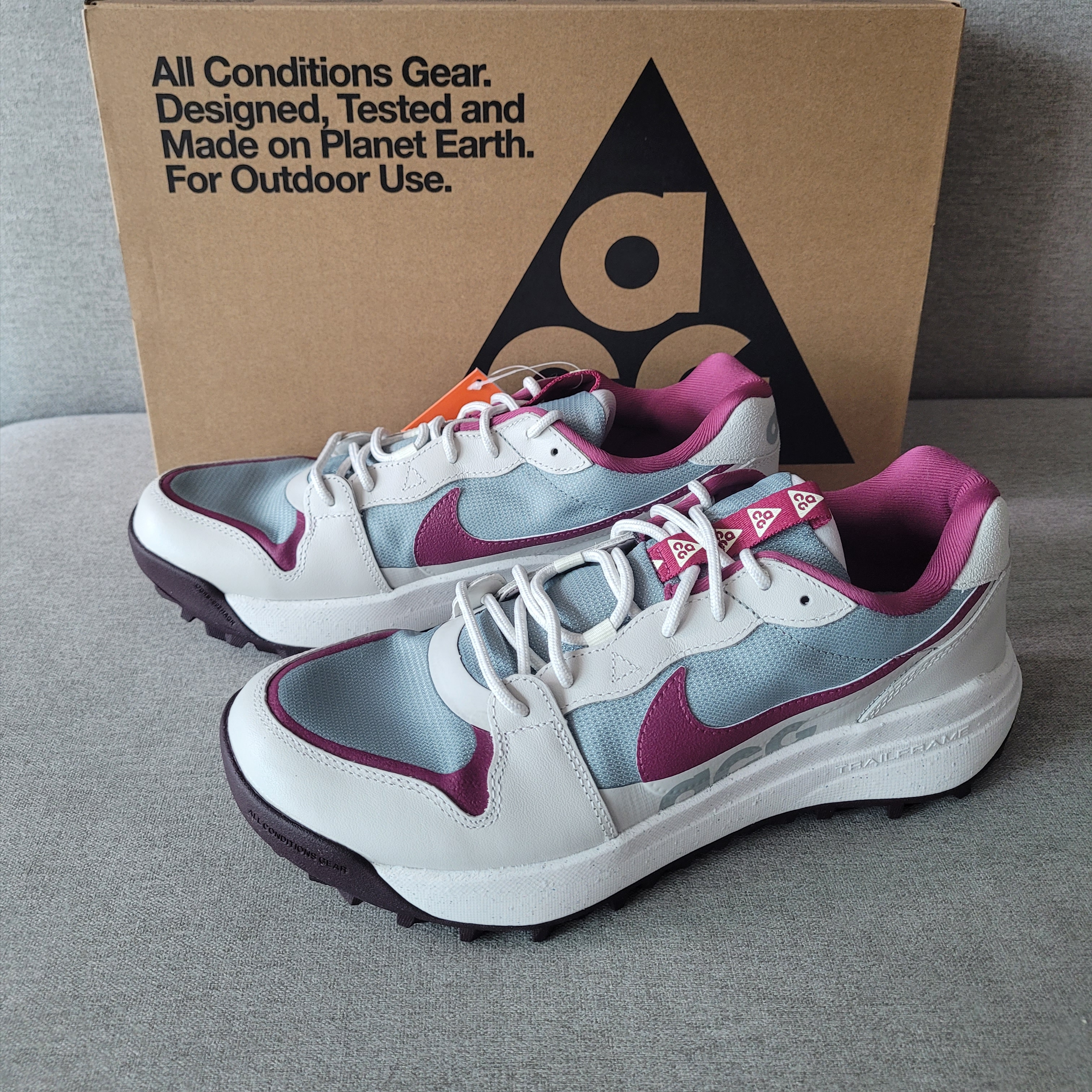 Nike ACG Lowcate Mica Green Light Bone 착용 스타일