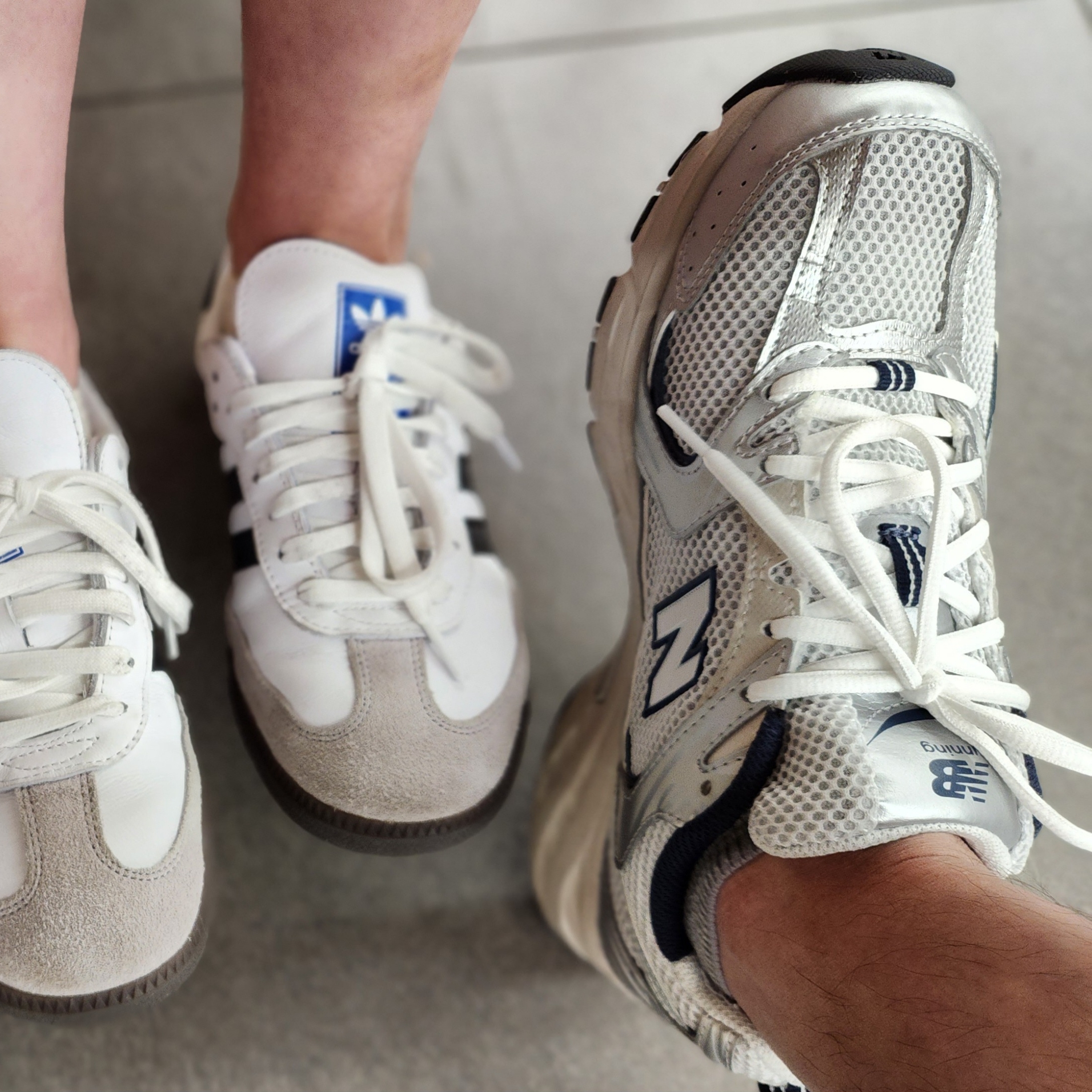Adidas Samba OG Cloud White, New Balance 530 Steel Grey 착용 스타일
