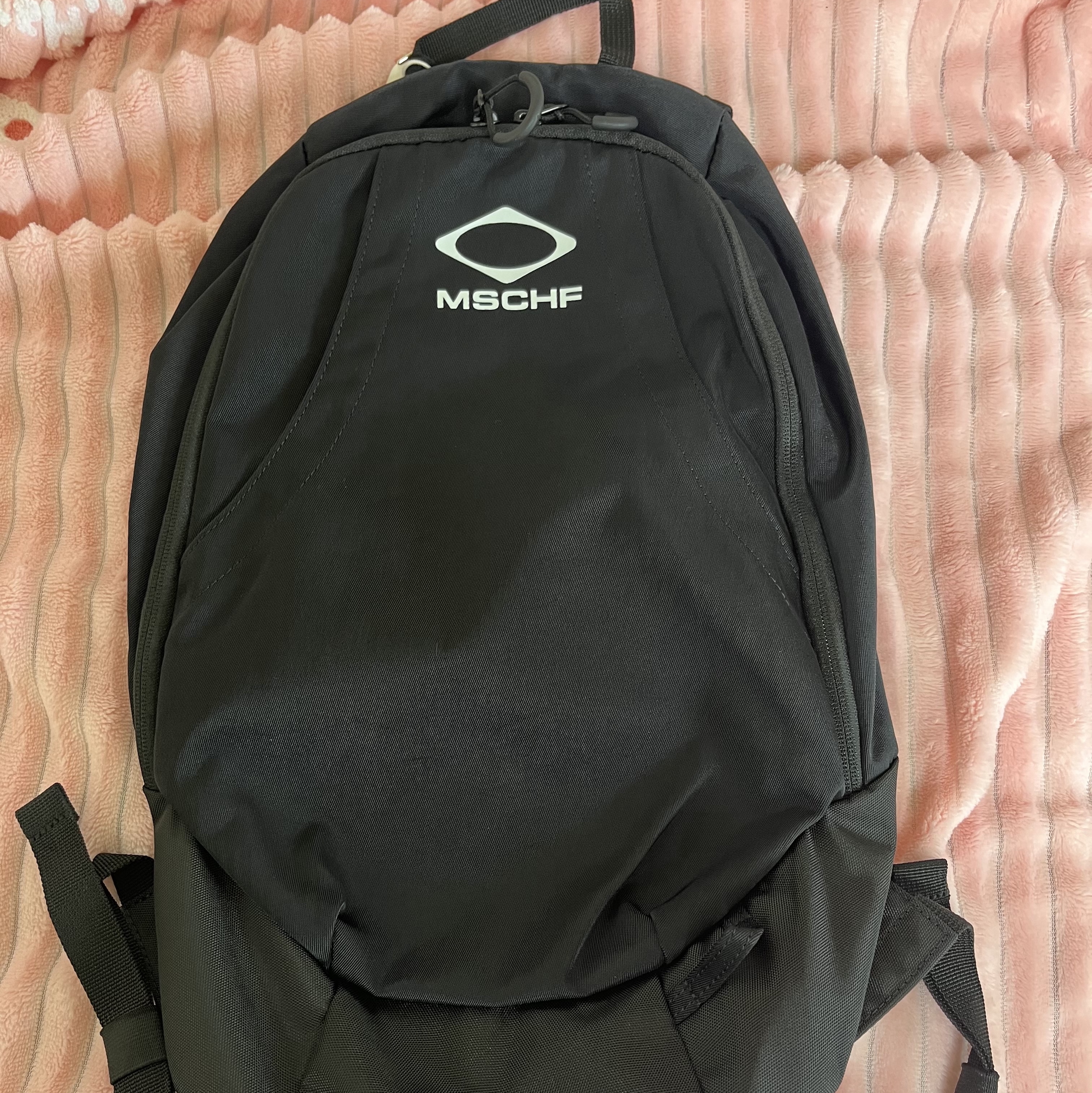Mischief Rhombus Backpack Black 착용 스타일