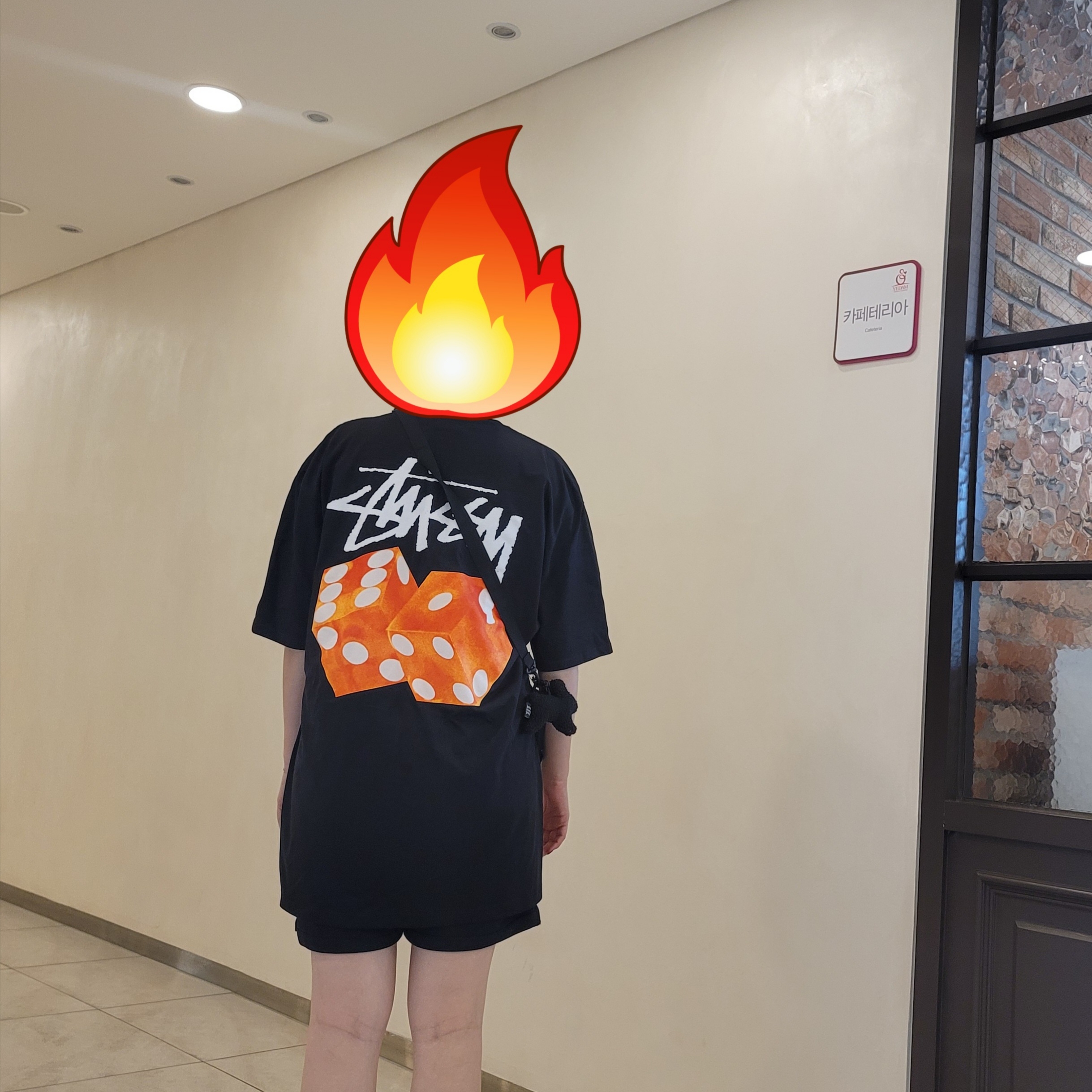 Supreme Mesh Mini Duffle Bag Black - 23SS, Stussy Diced Out T-Shirt Black 착용 스타일 - 2