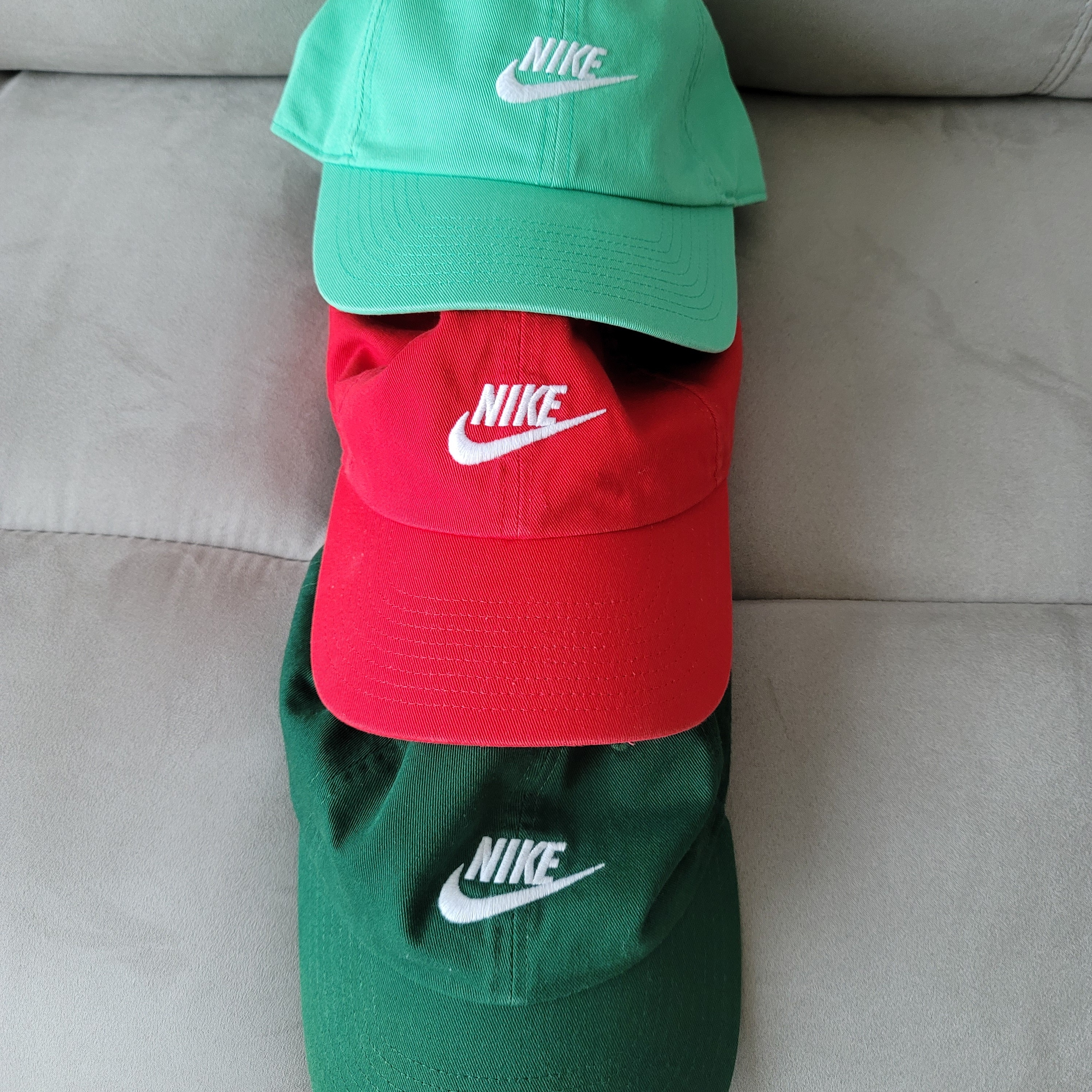 Nike Heritage 86 Futura Washed Cap Spring Green, Nike Heritage 86 Futura Washed Cap University Red 착용 스타일
