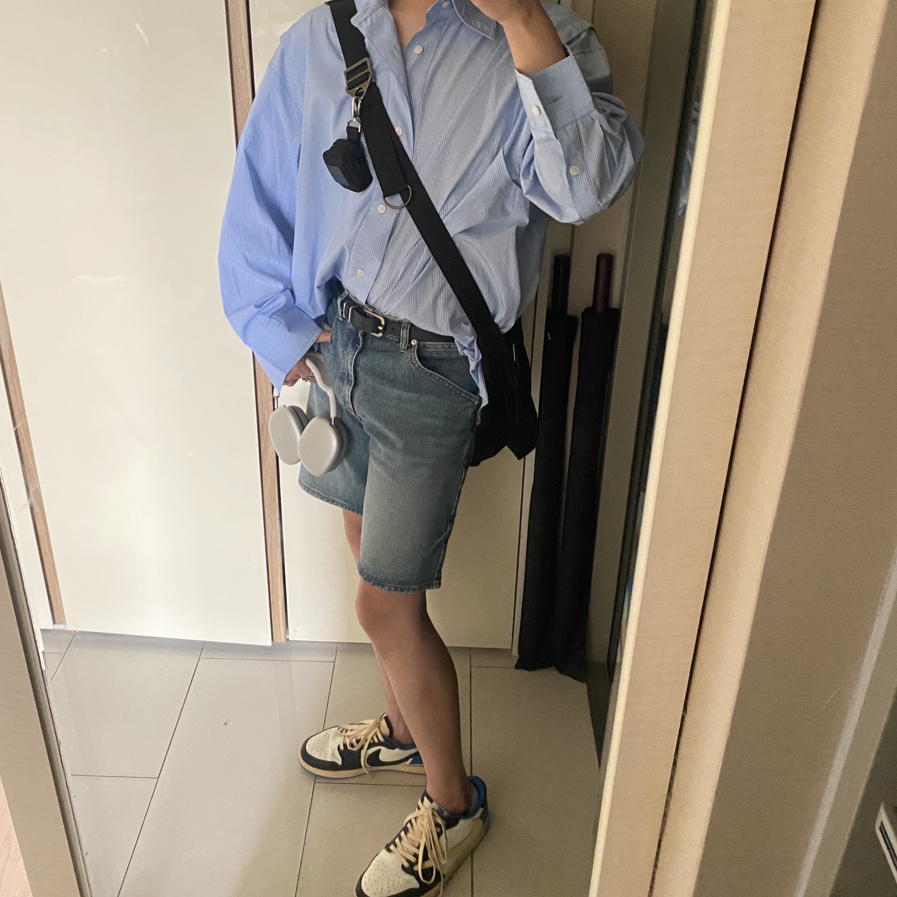 Jordan 1 x Travis Scott x Fragment Retro Low OG SP Military Blue, Apple AirPods Max Lightning Silver (Korean Ver.) 착용 스타일