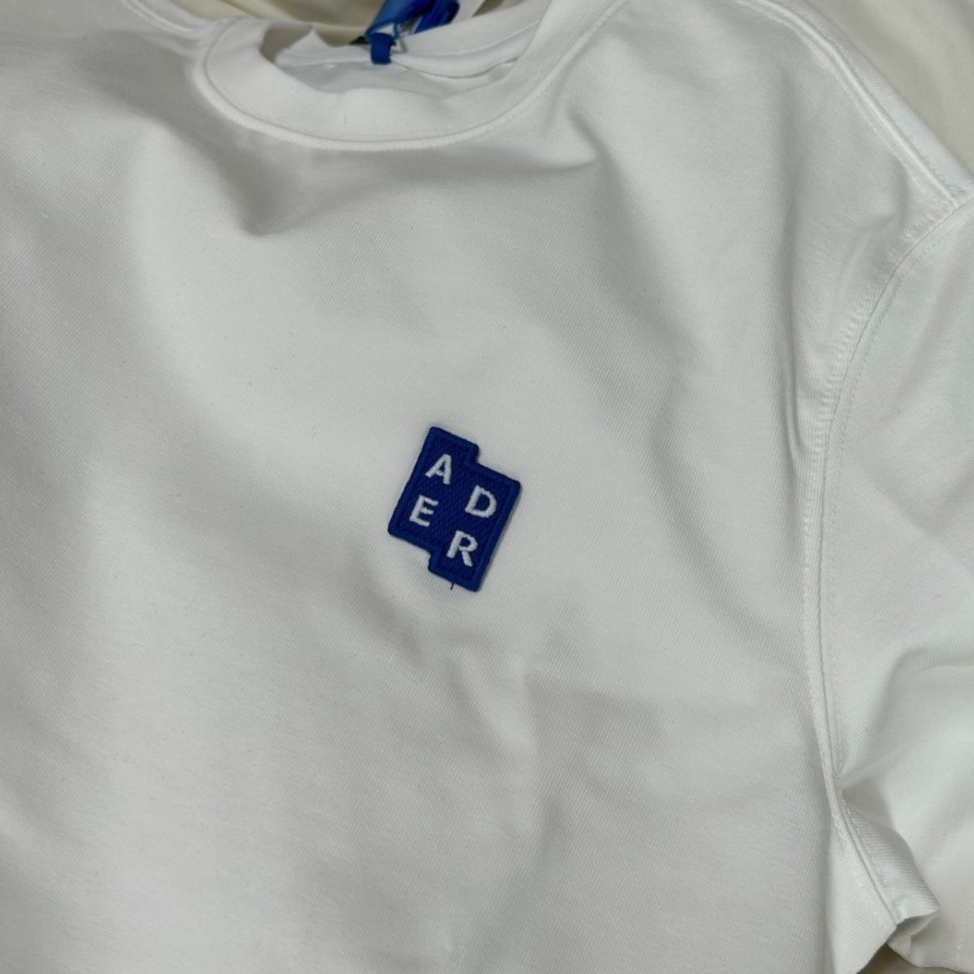 Ader Error Sig; TRS/BL Tag T-Shirt 01 Off White 착용 스타일