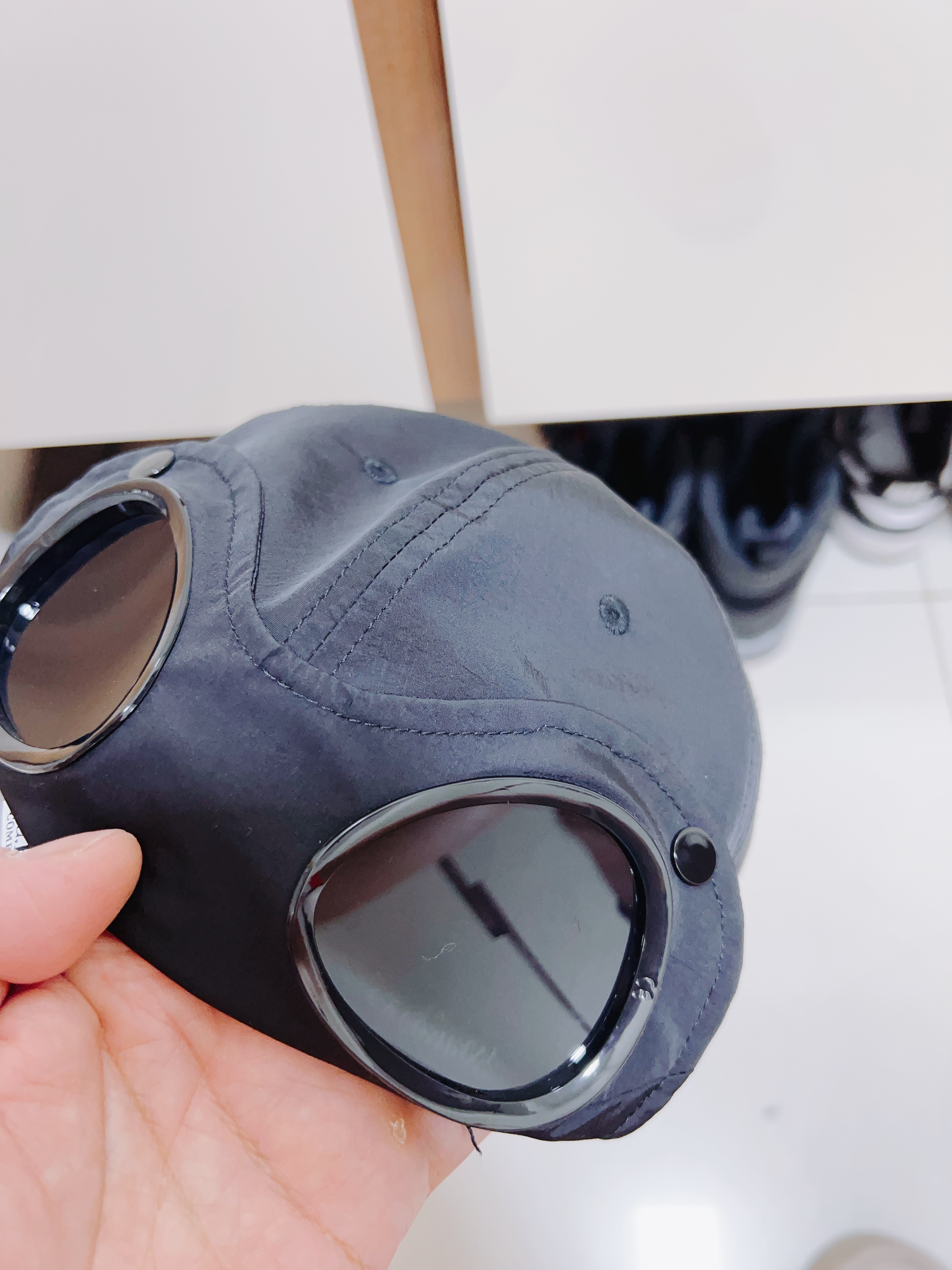 C.P. Company Chrome-R Goggle Cap Black 착용 스타일