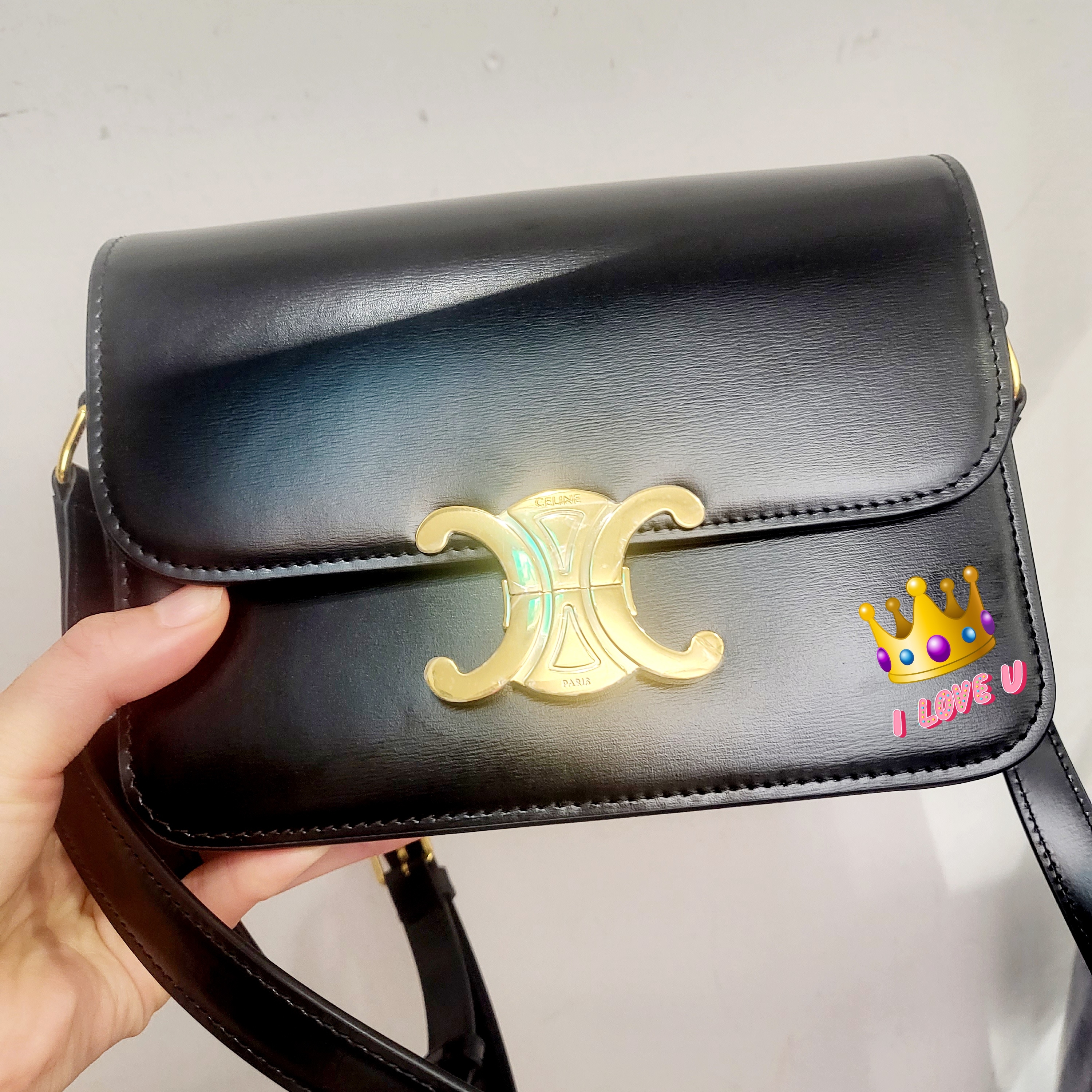 Celine Teen Triomphe Bag in Shiny Calfskin Black 착용 스타일