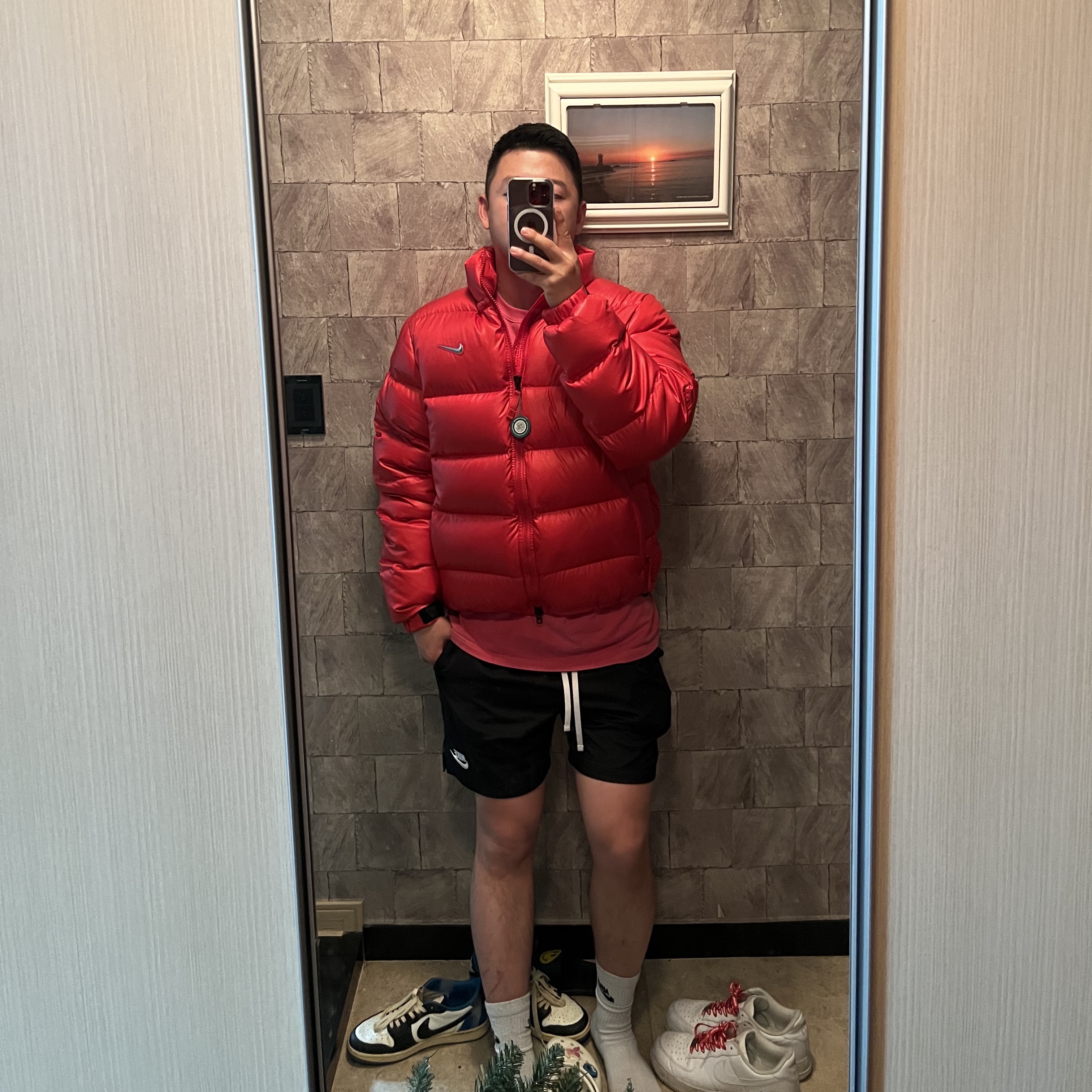 Nike x Drake Nocta Sunset Puffer Jacket Red 착용 스타일 - 1