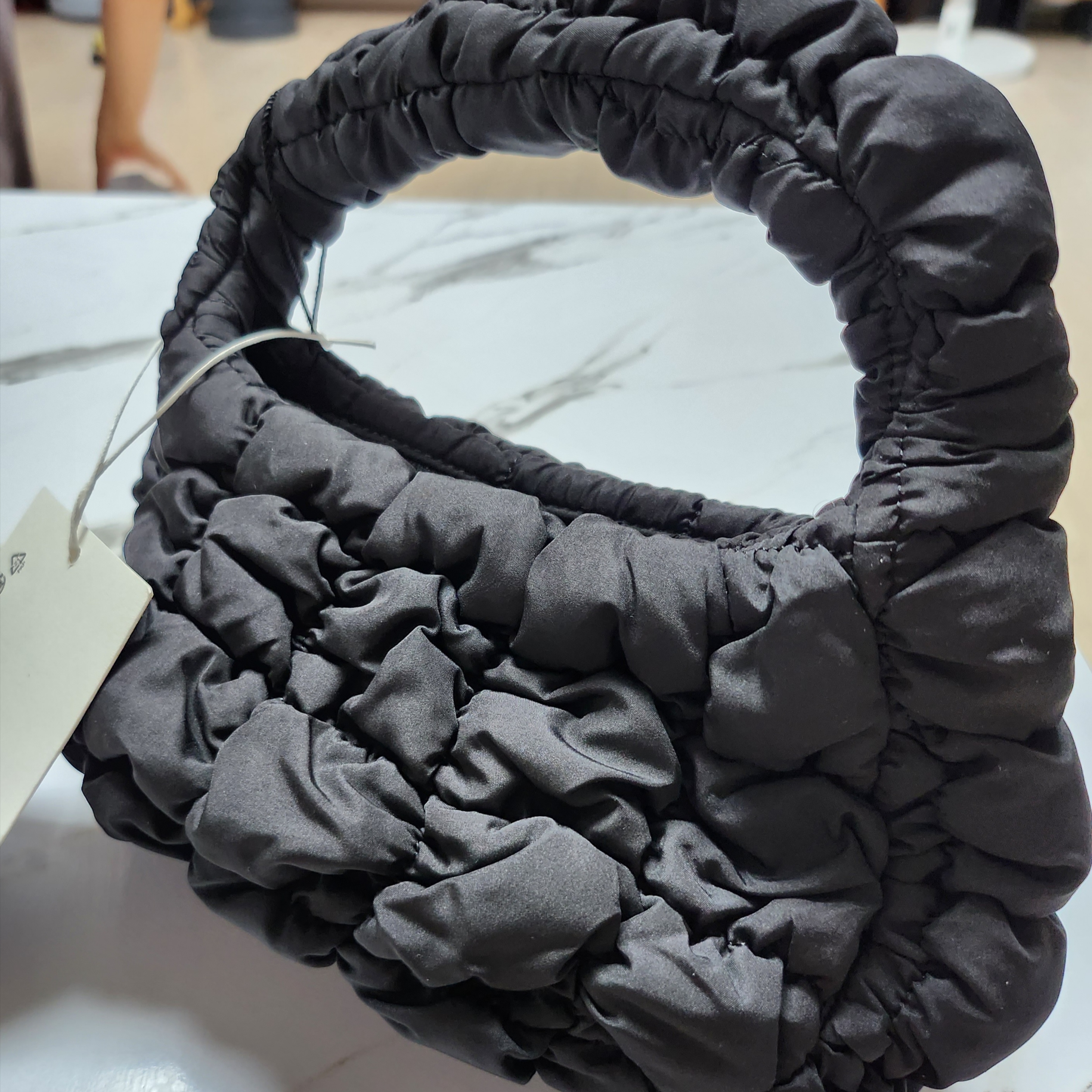 COS Quilted Micro Bag Black 착용 스타일