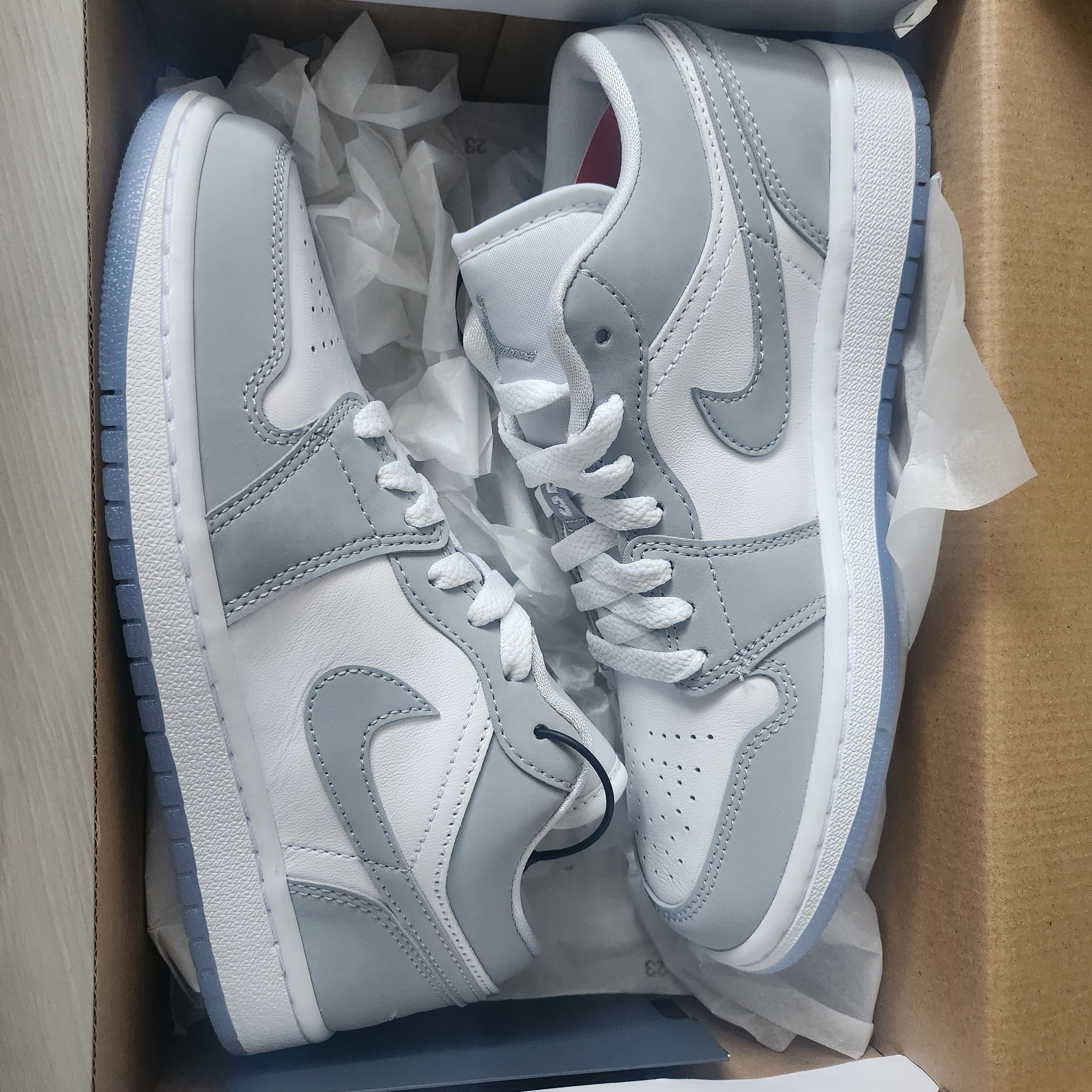 (W) Jordan 1 Low White Wolf Grey 착용 스타일