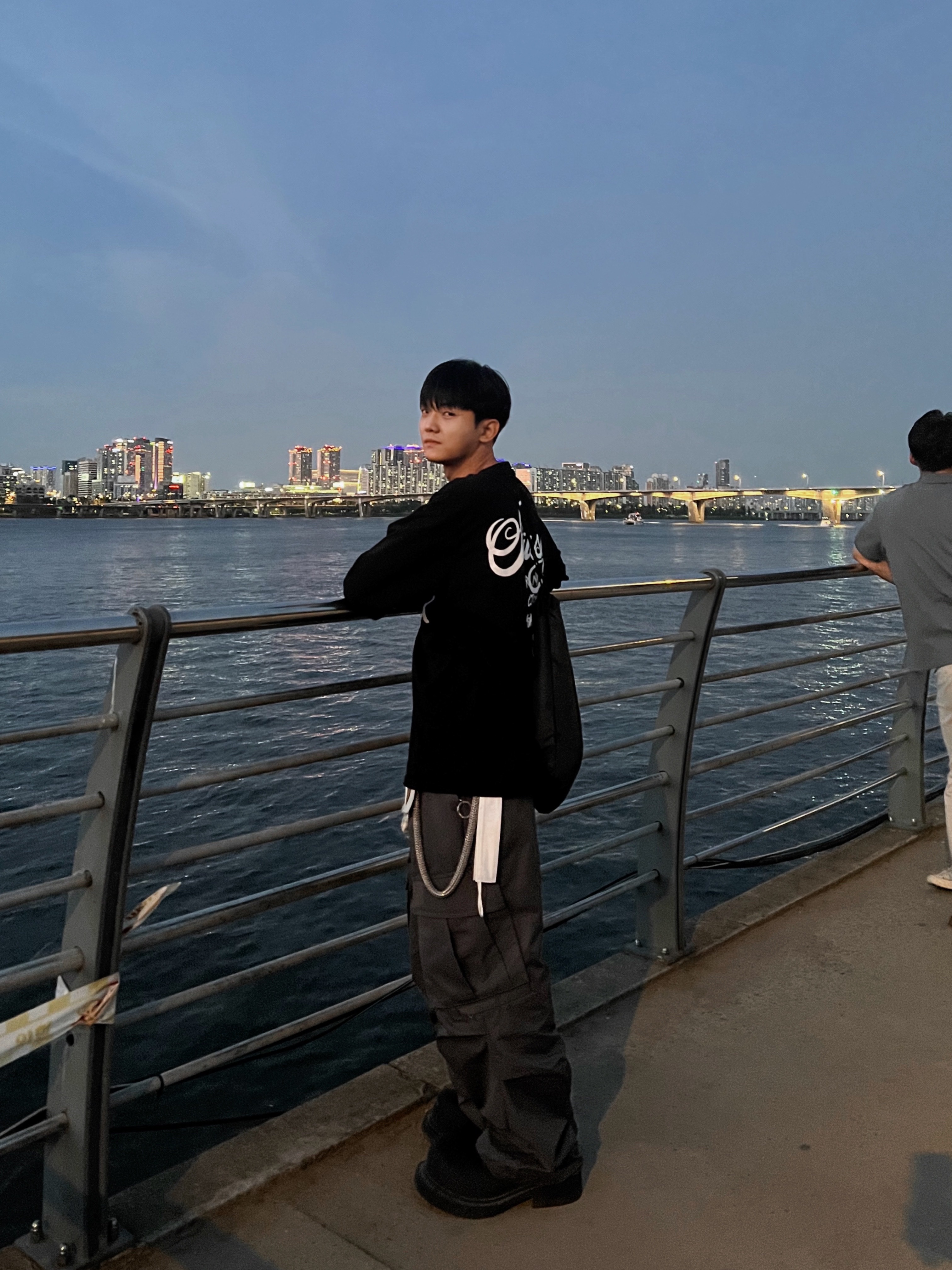 Stussy World Tour LS T-Shirt Black, Balenciaga Steroid Derby Black 착용 스타일