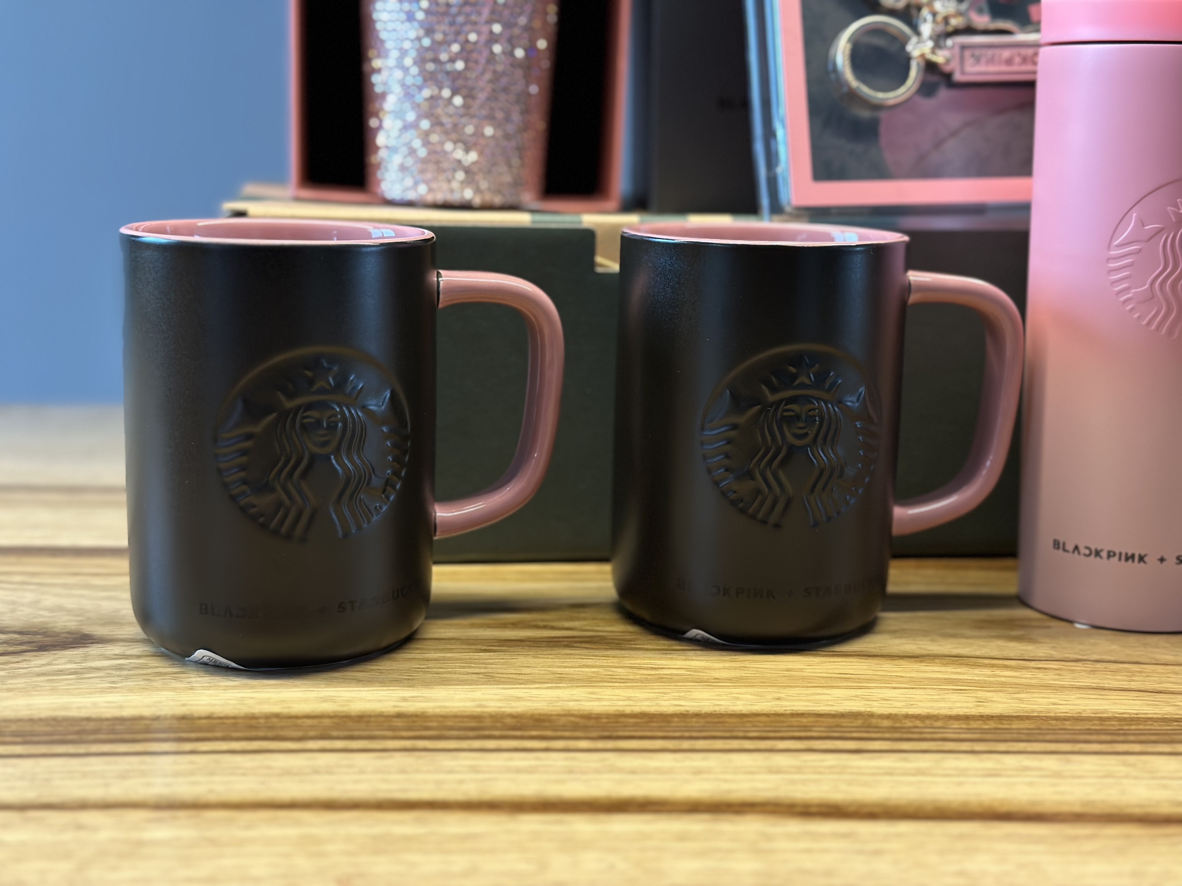 Starbucks x Blackpink SS Linestone Cold Cup 473ml, Starbucks x Blackpink Ceramic Mug 473ml 착용 스타일 - 3