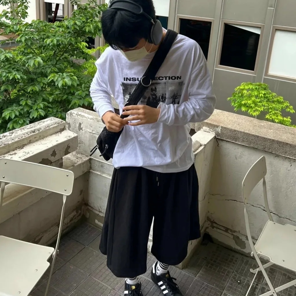 Adidas Superstar Core Black White 착용 스타일 - 2