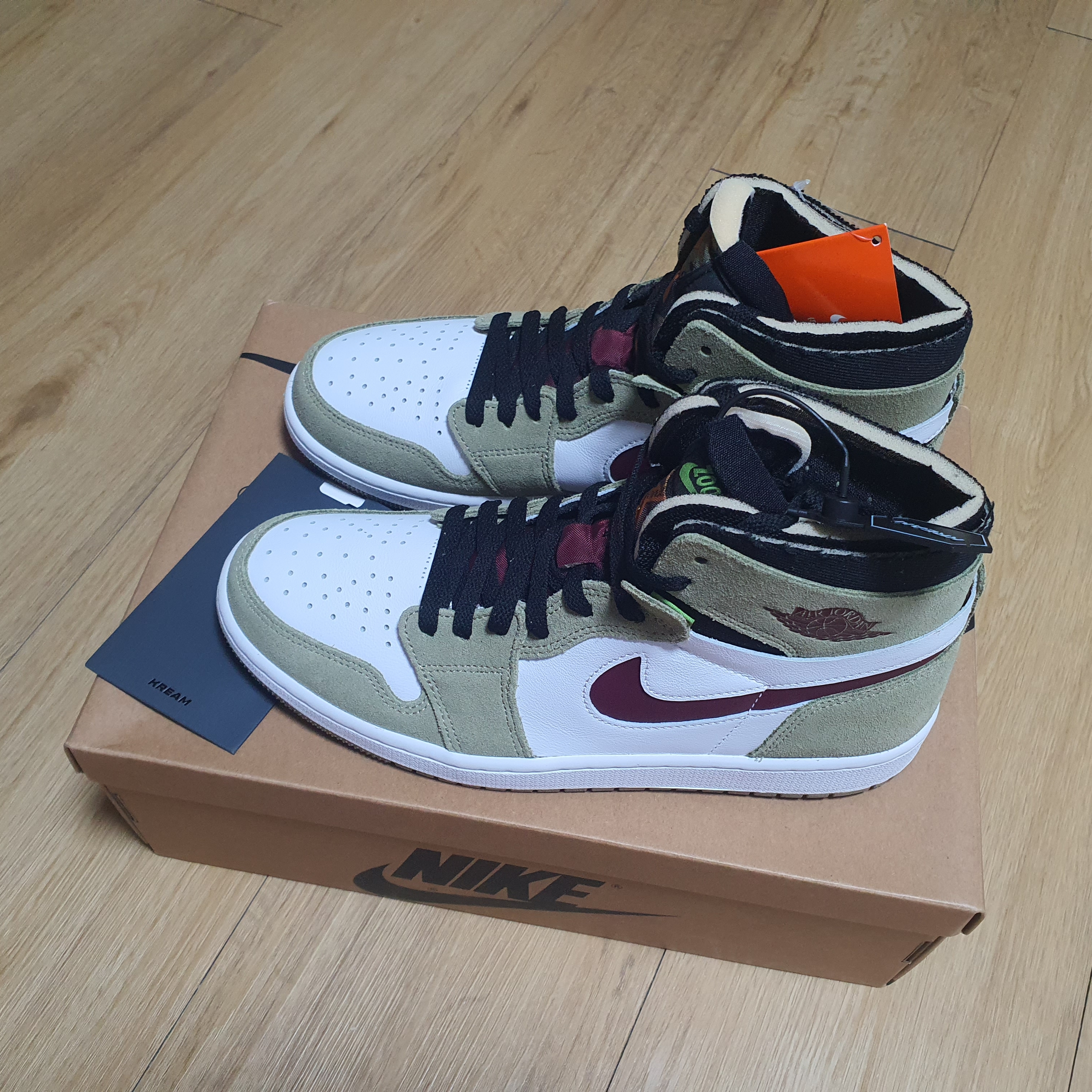 Jordan 1 Zoom Air CMFT Neutral Olive 착용 스타일 - 1