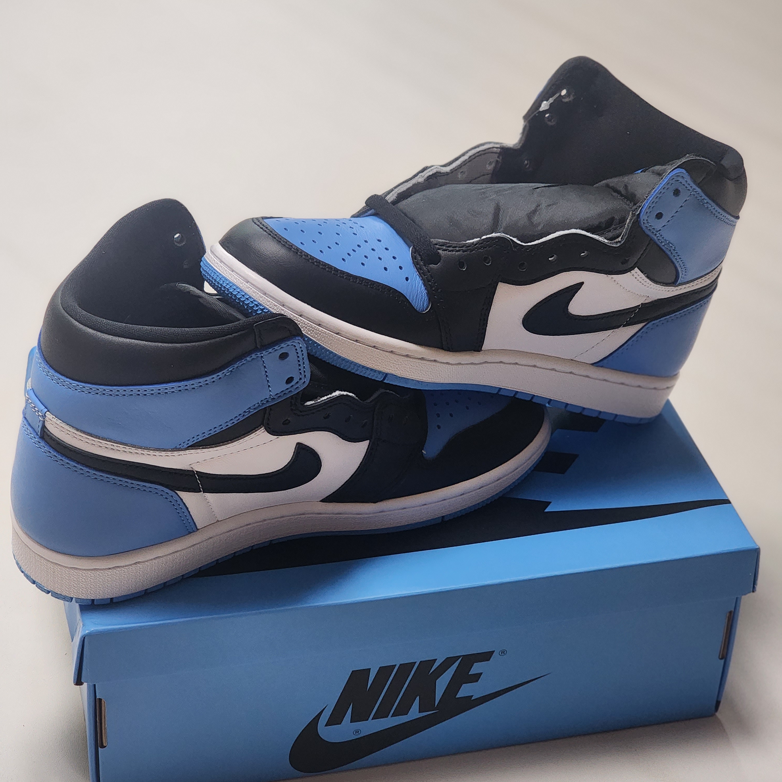 Jordan 1 Retro High OG University Blue 착용 스타일 - 1