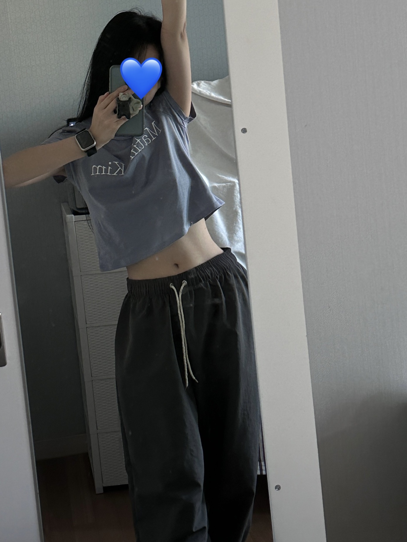 (W) Matin Kim Logo Crop Top Smoke Blue 착용 스타일