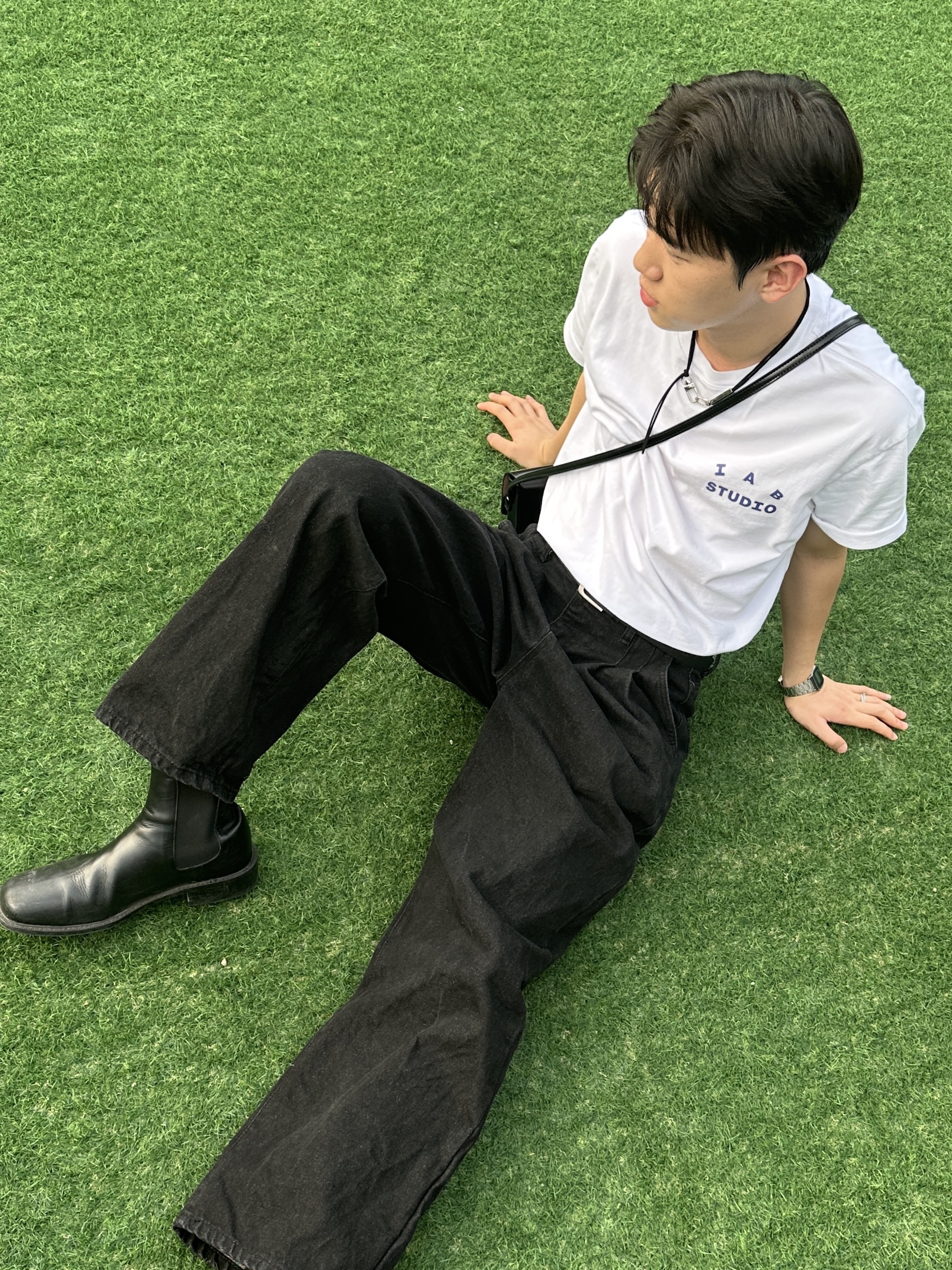 IAB Studio T-Shirt White Navy - 22FW 착용 스타일 - 4
