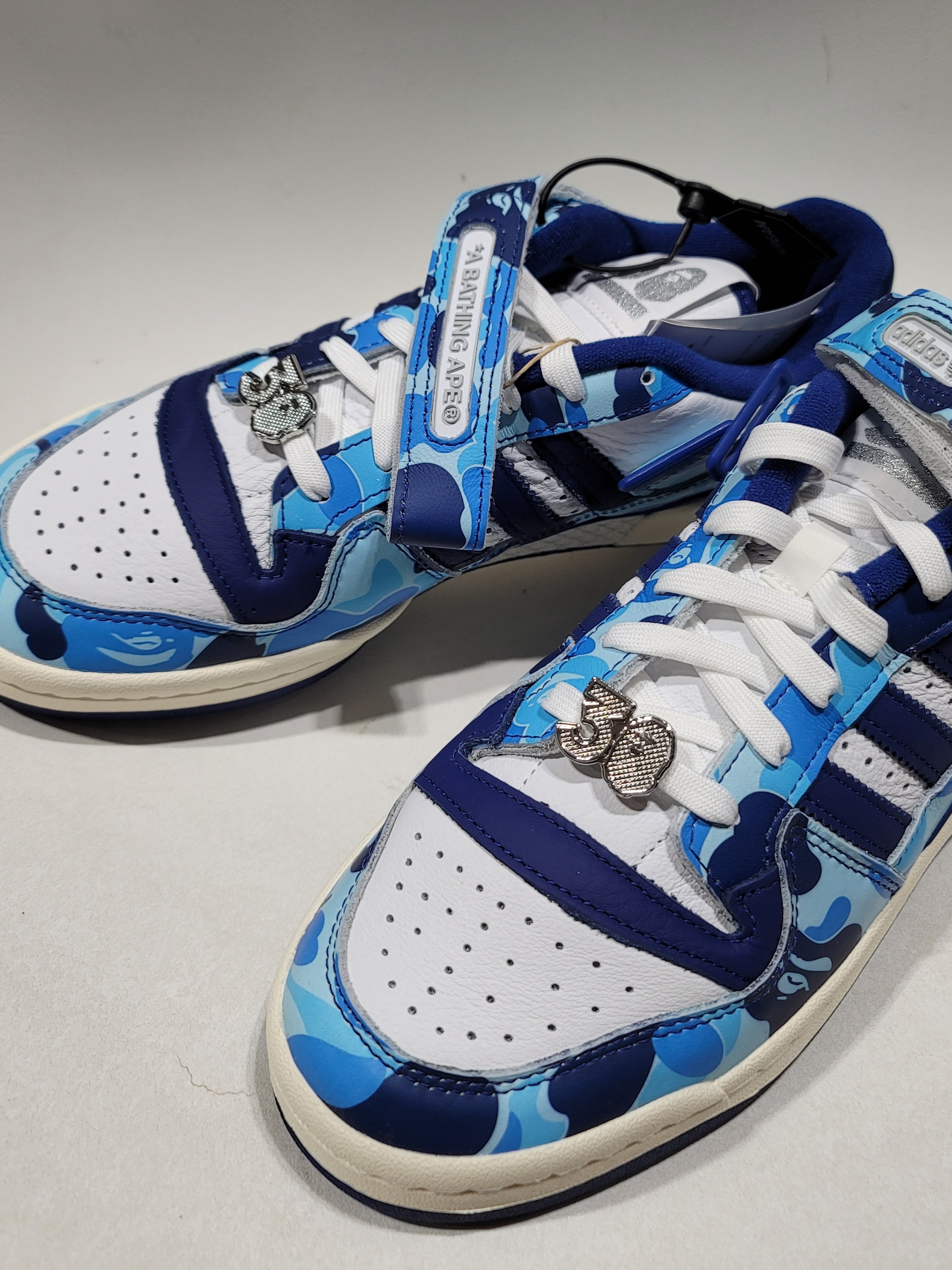 Adidas x BAPE Forum 84 Low Blue Camo 착용 스타일 - 3