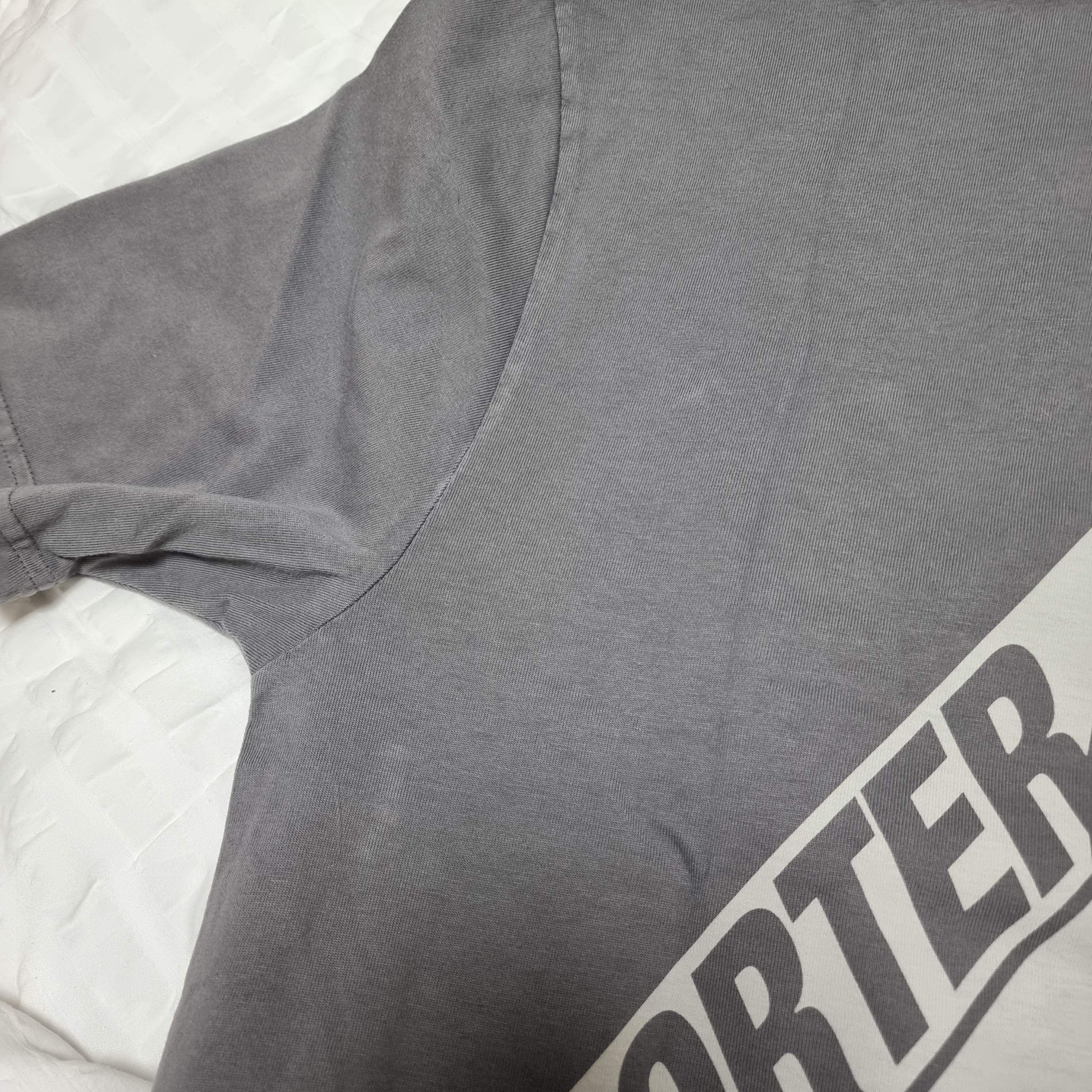 Palace x Porter Tri-Ferg Bell Boy T-Shirt Gray 착용 스타일 - 2