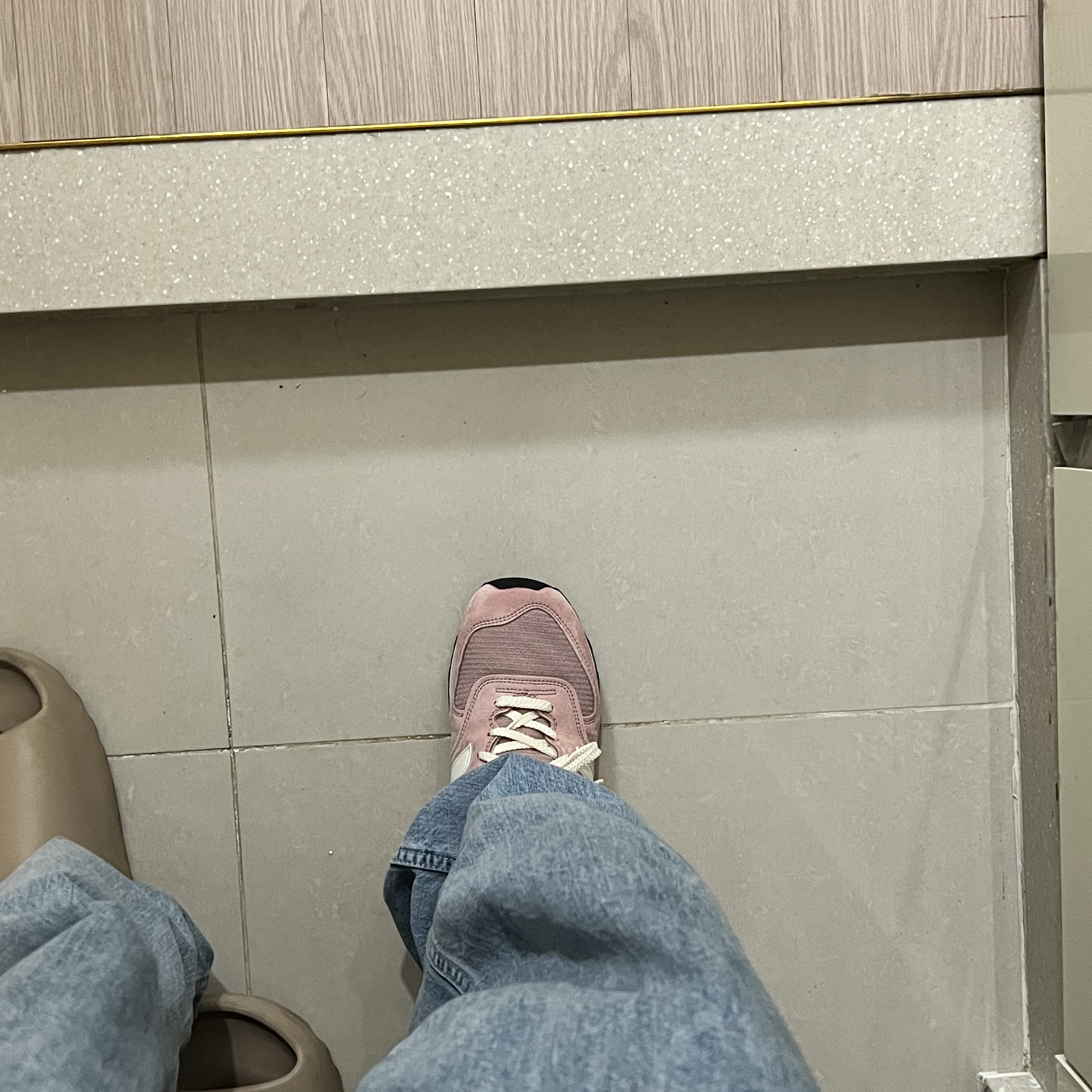 New Balance 576 Made in UK Pale Mauve 착용 스타일 - 4