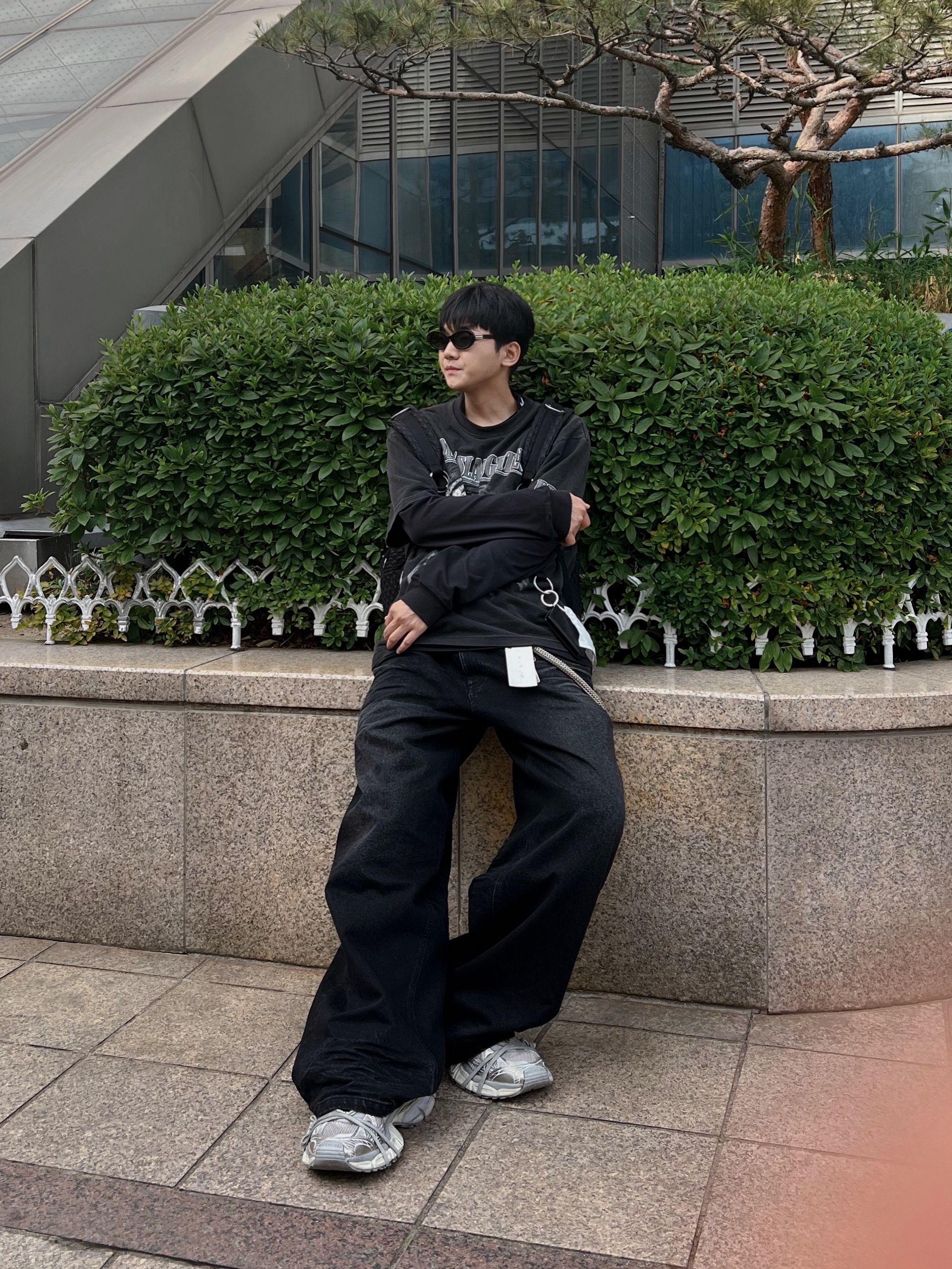 Project G/R Mind Slaughter Vintage Washeed T-Shirt Black, Balenciaga 3XL Sneakers Light Beige 착용 스타일