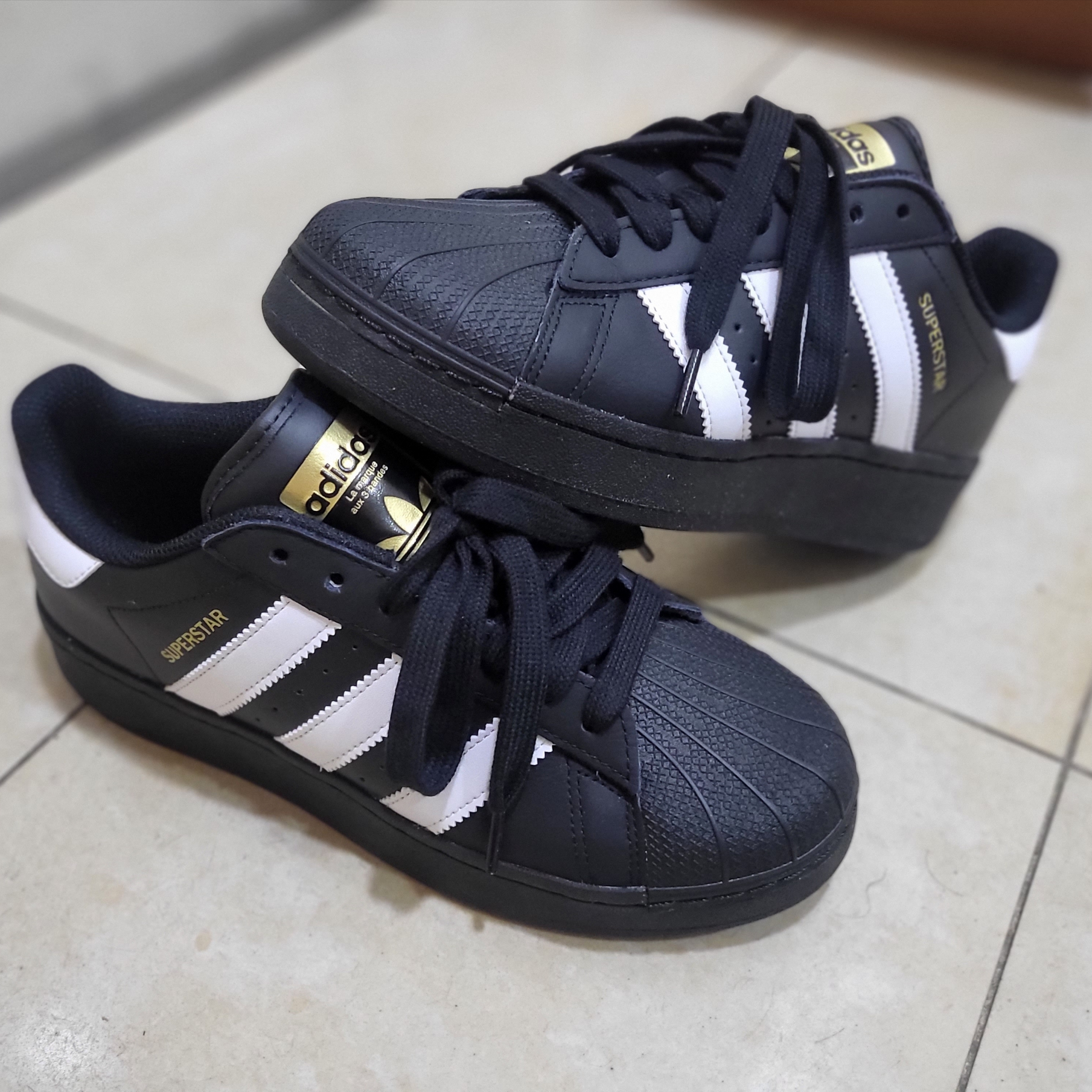Adidas Superstar XLG Core Black White 착용 스타일 - 1